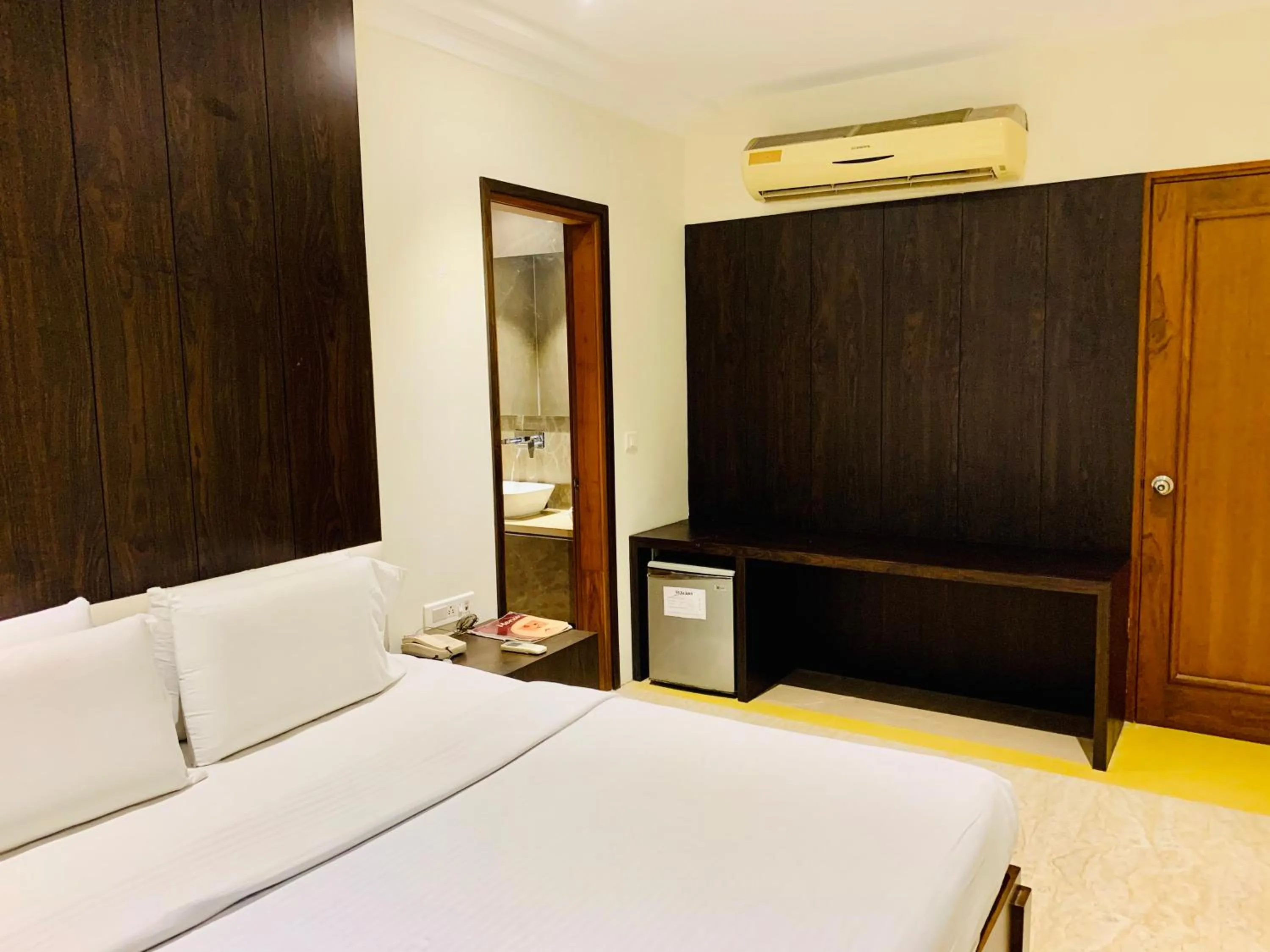 air conditioner, Bed in Hotel Bhoomivilas
