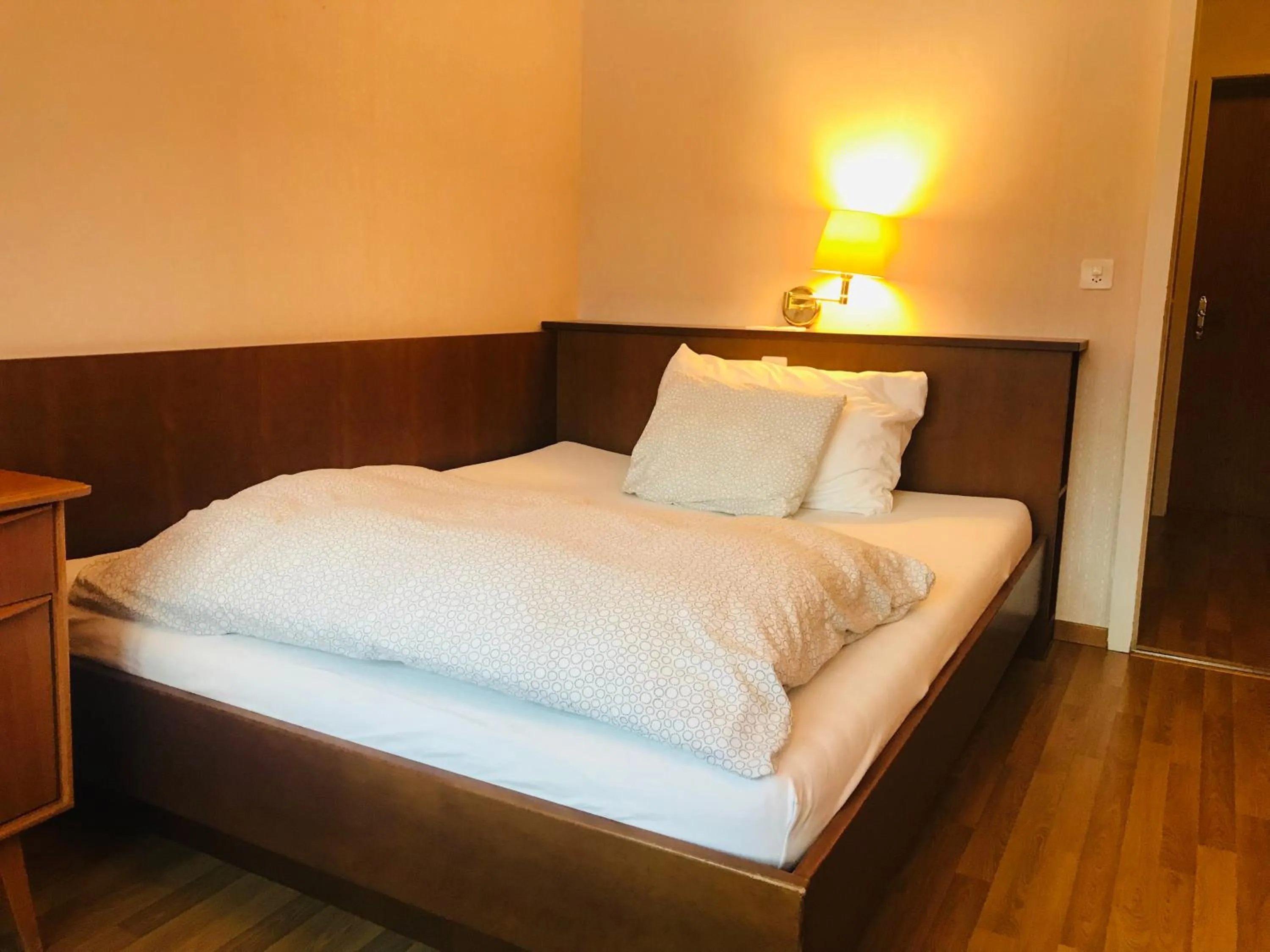 Bed in Parkhotel Bellevue Budget