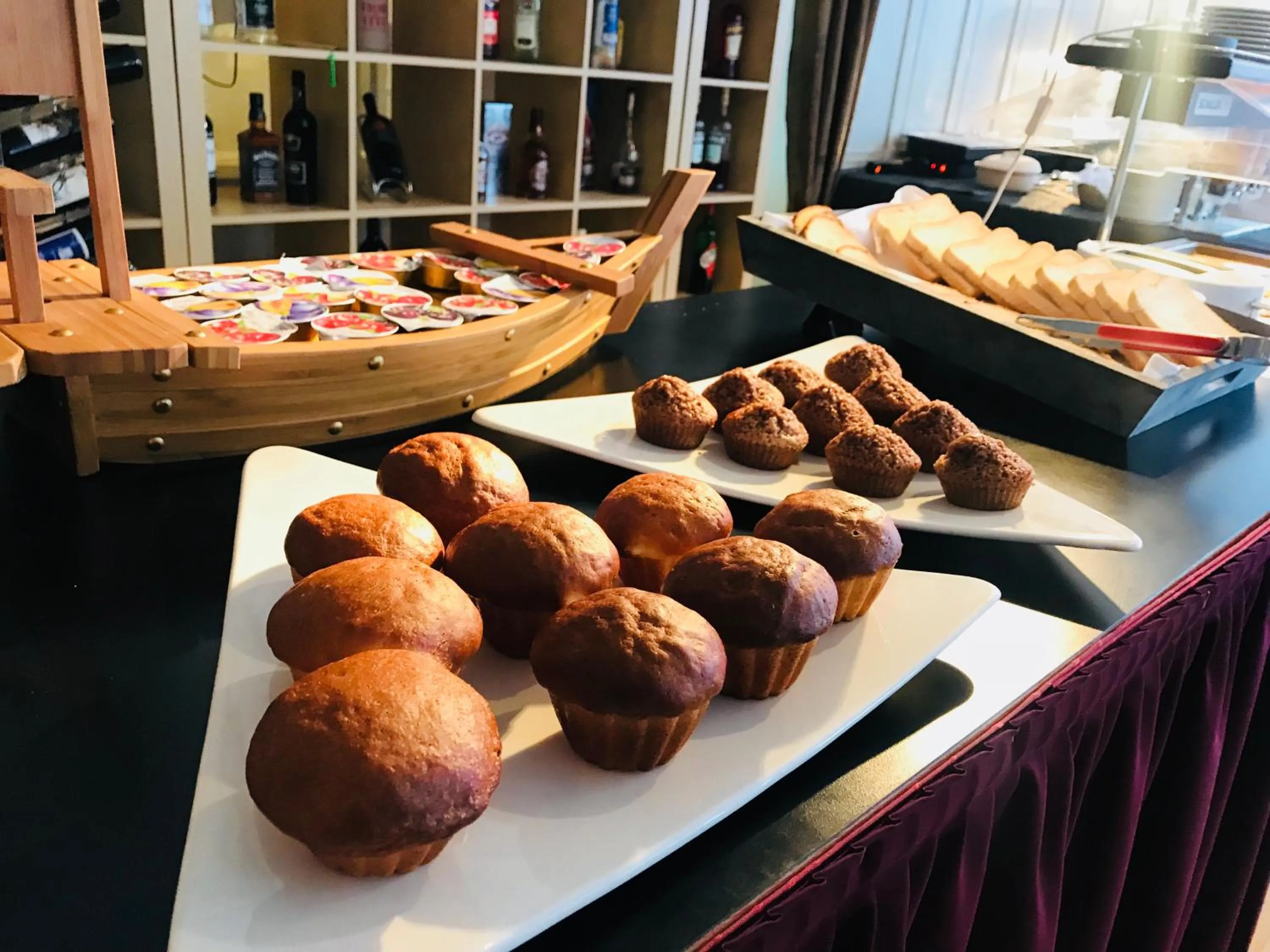 Buffet breakfast in Parkhotel Bellevue Budget