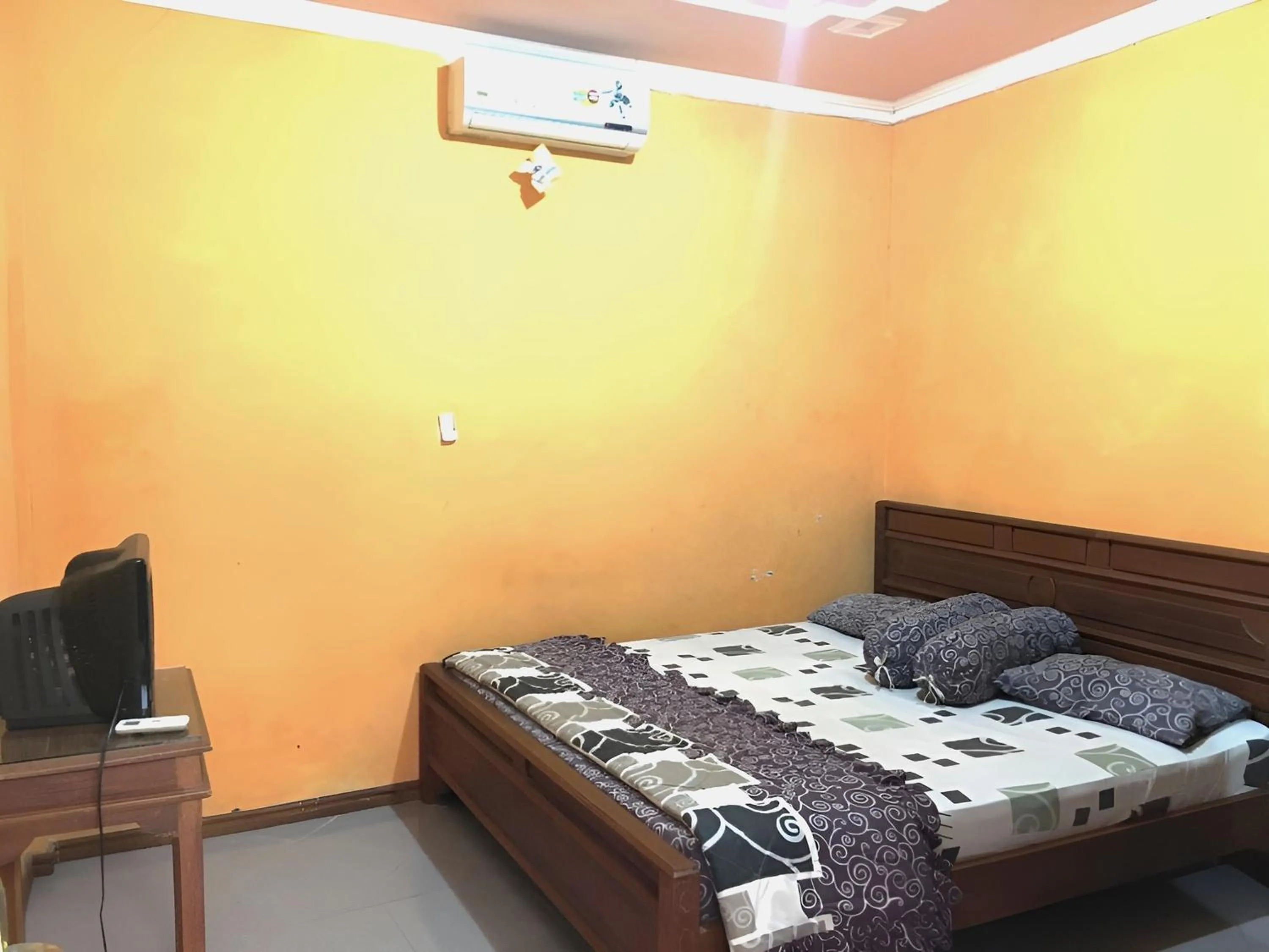 Bed in Hotel Alami near Alun-Alun Klaten