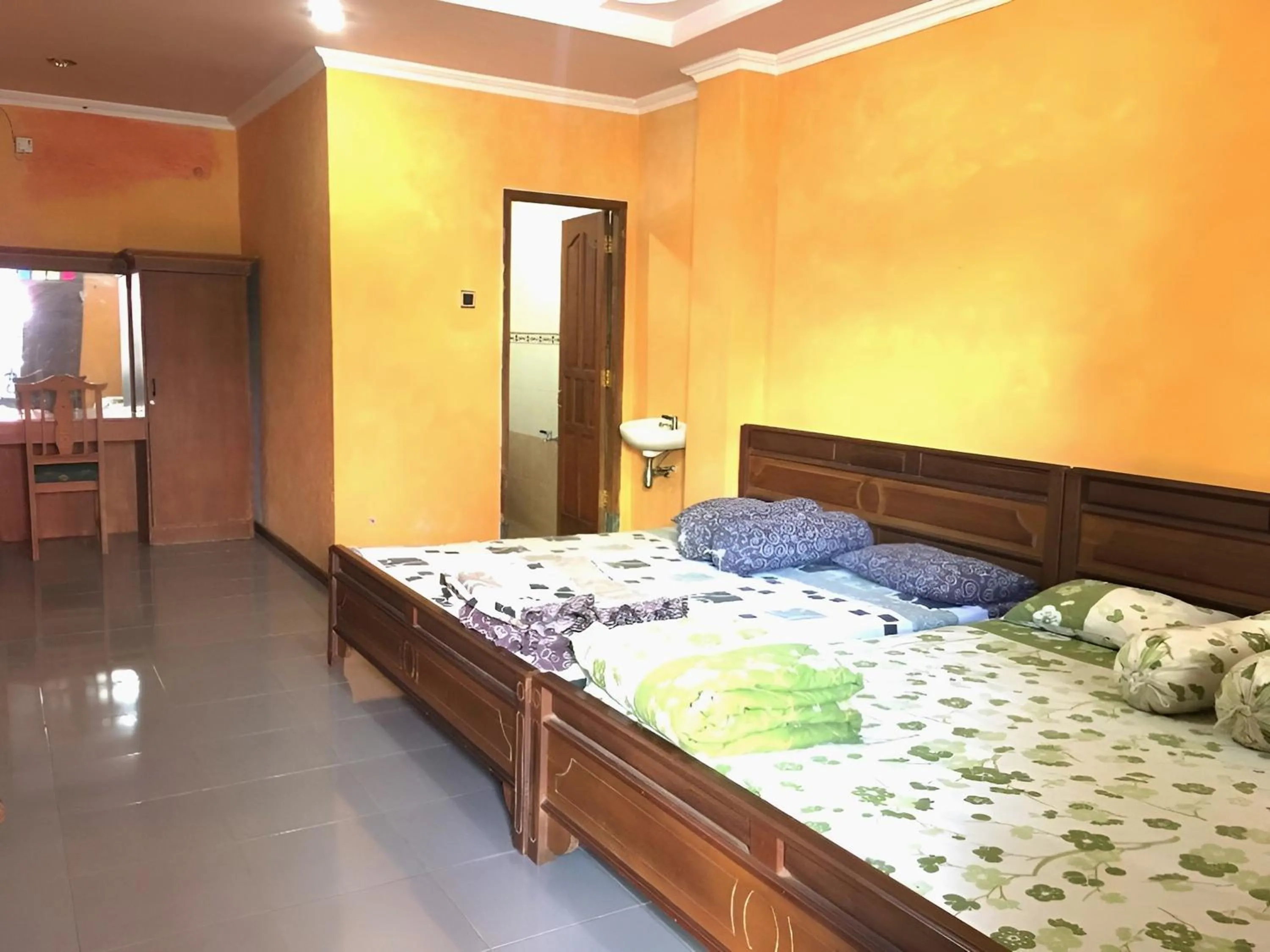 Bed in Hotel Alami near Alun-Alun Klaten