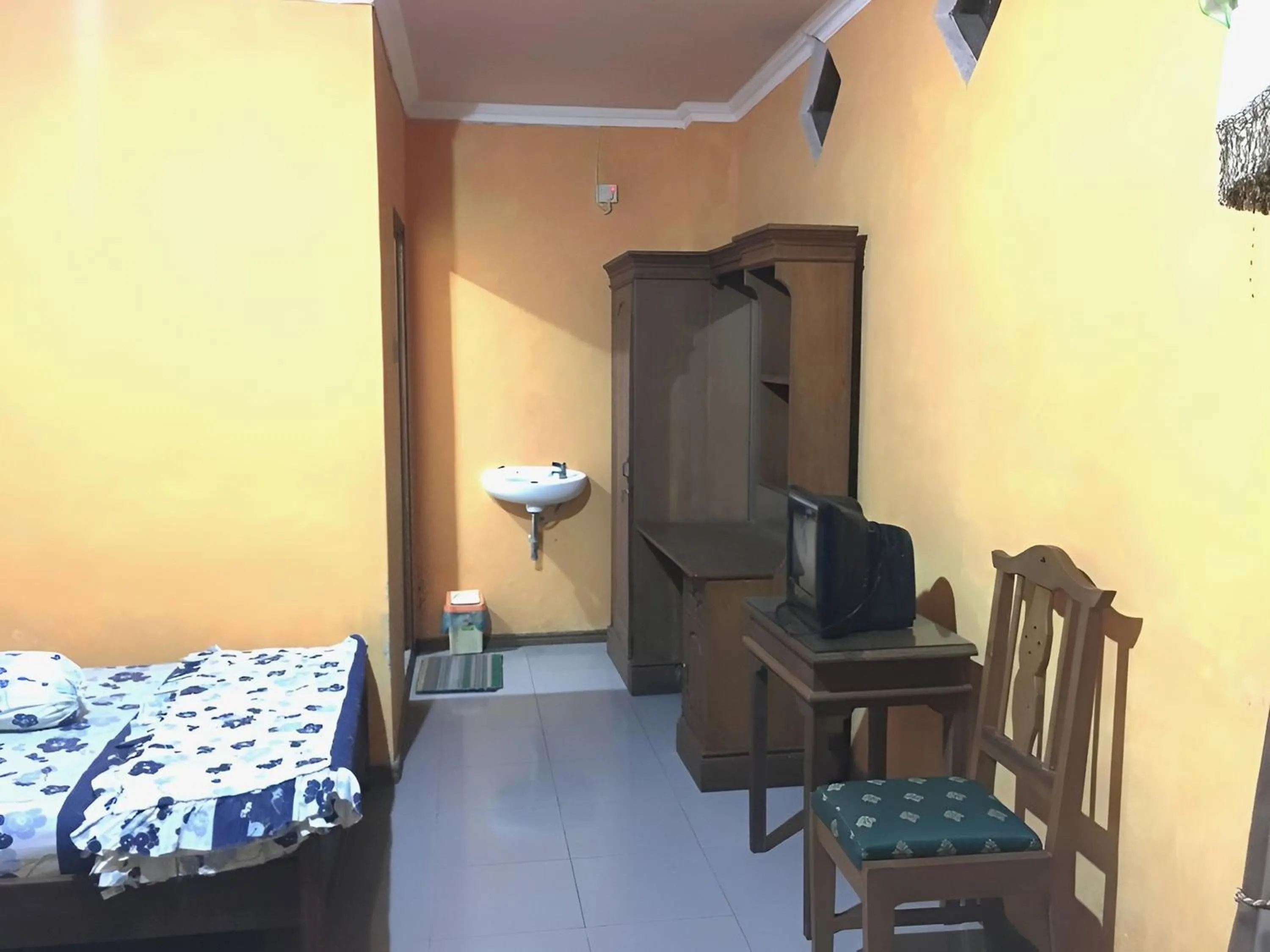 Bed in Hotel Alami near Alun-Alun Klaten