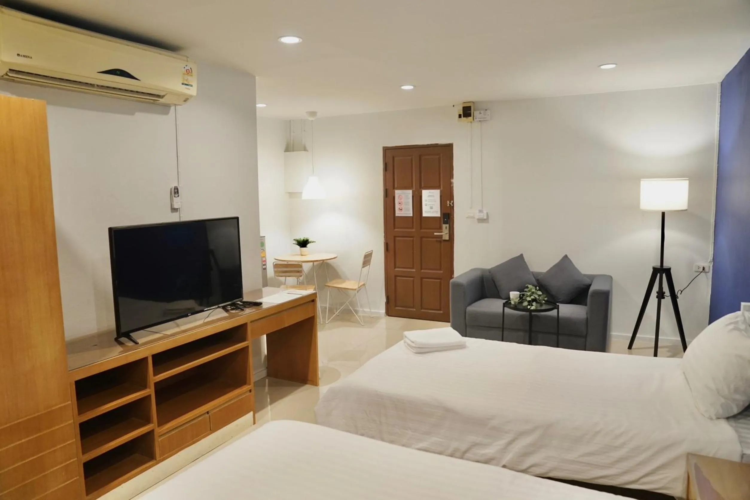 Communal lounge/ TV room, Bed in The View Residence