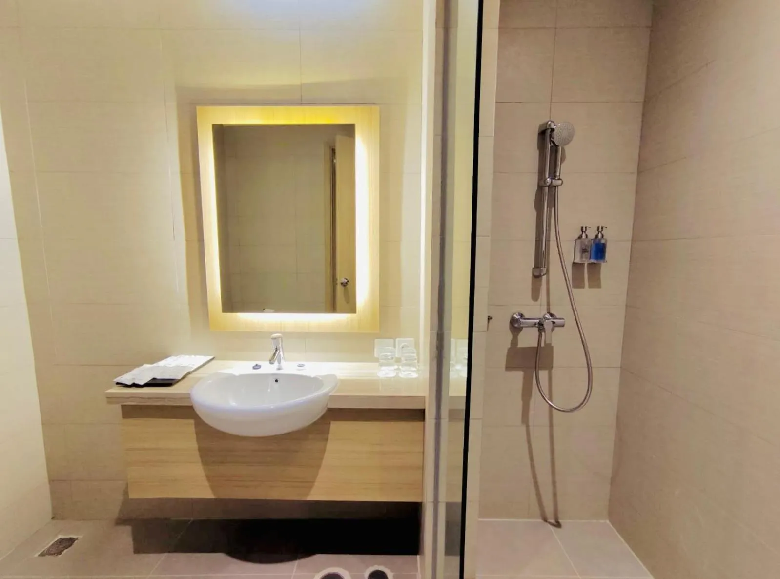 Shower in Best Western Sagita Hotel Jayapura