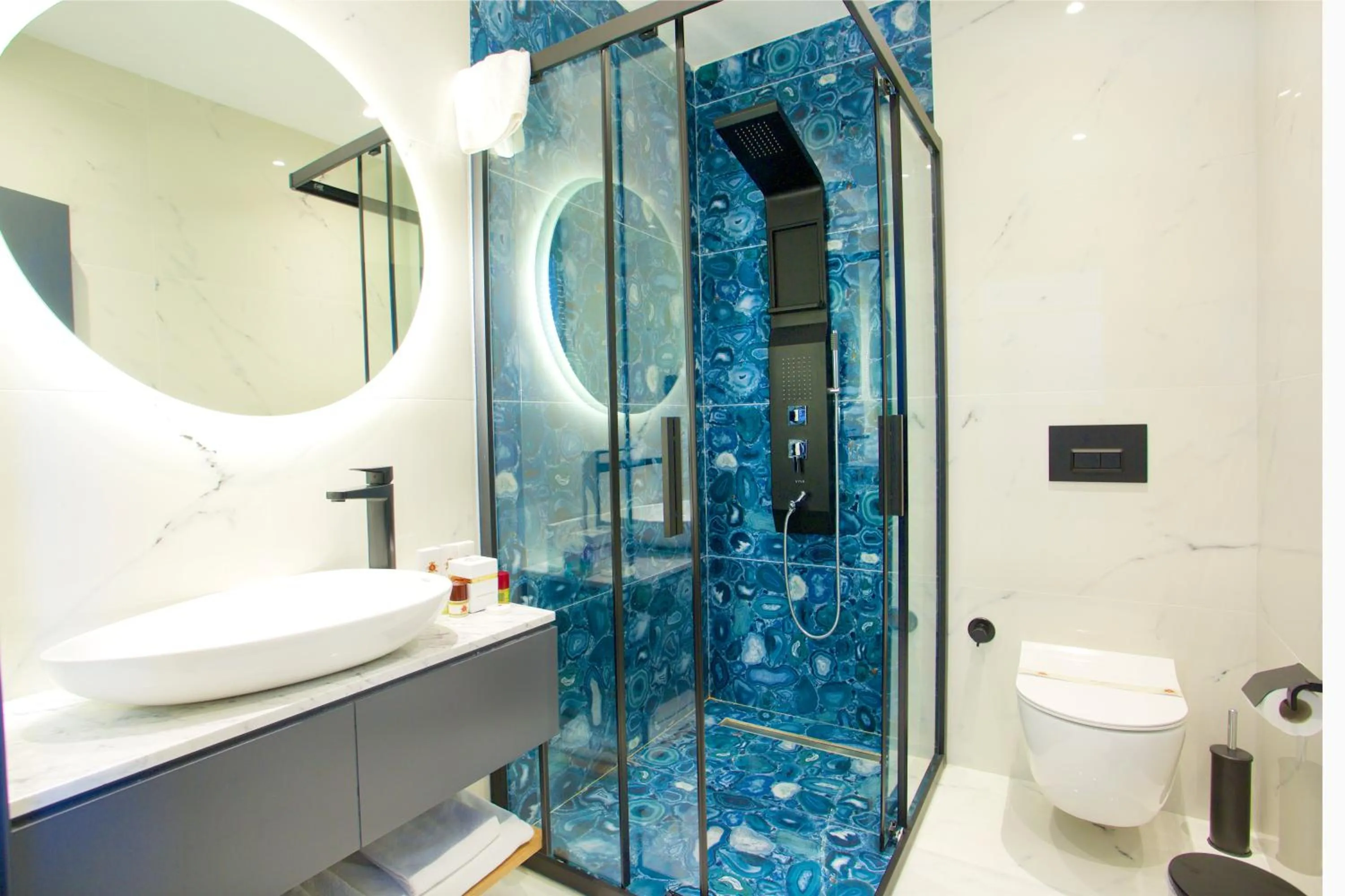 Shower in Dosso Dossi Hotels Laleli