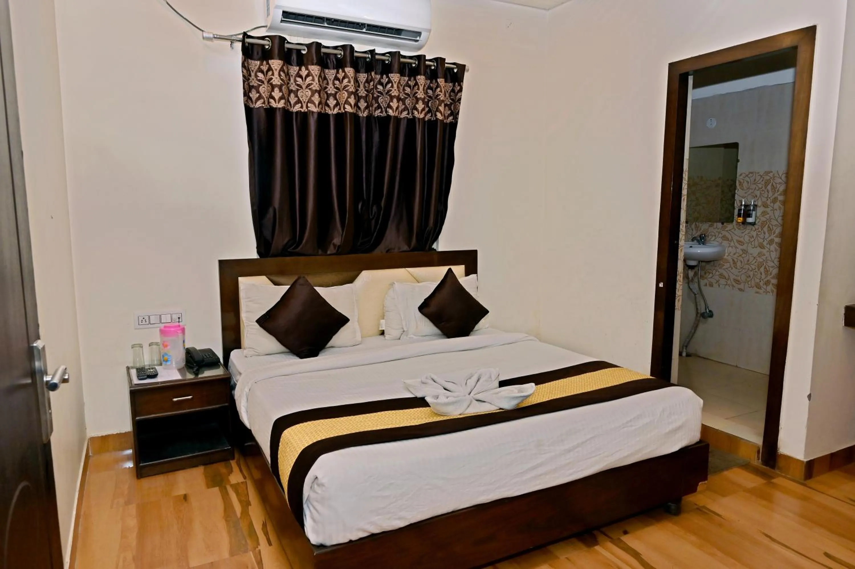 Bedroom, Bed in TRPOTELS Sudarshan