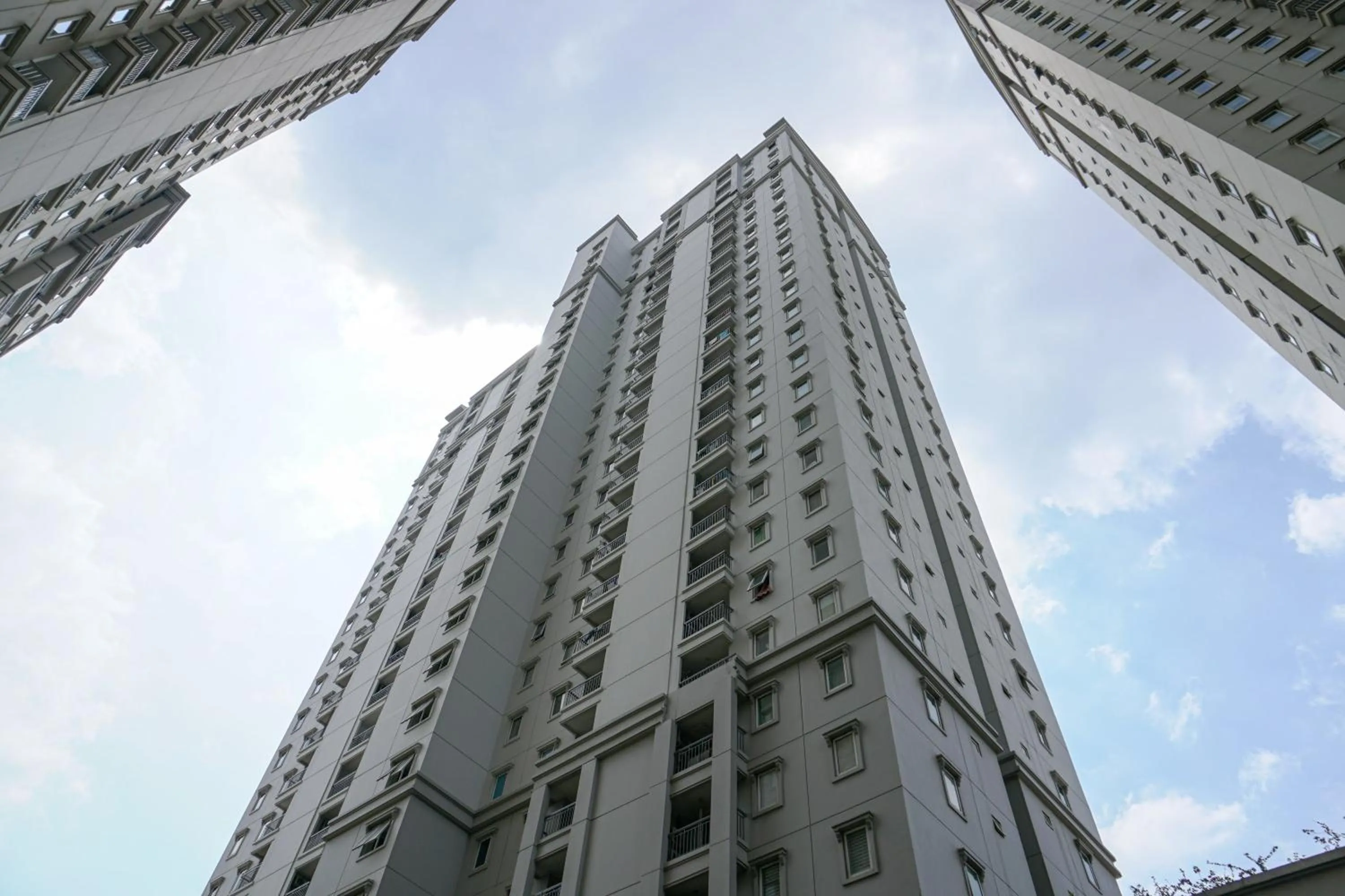 Property building in Spacious 3BR Residence at Grand Palace Kemayoran Apartment By Travelio