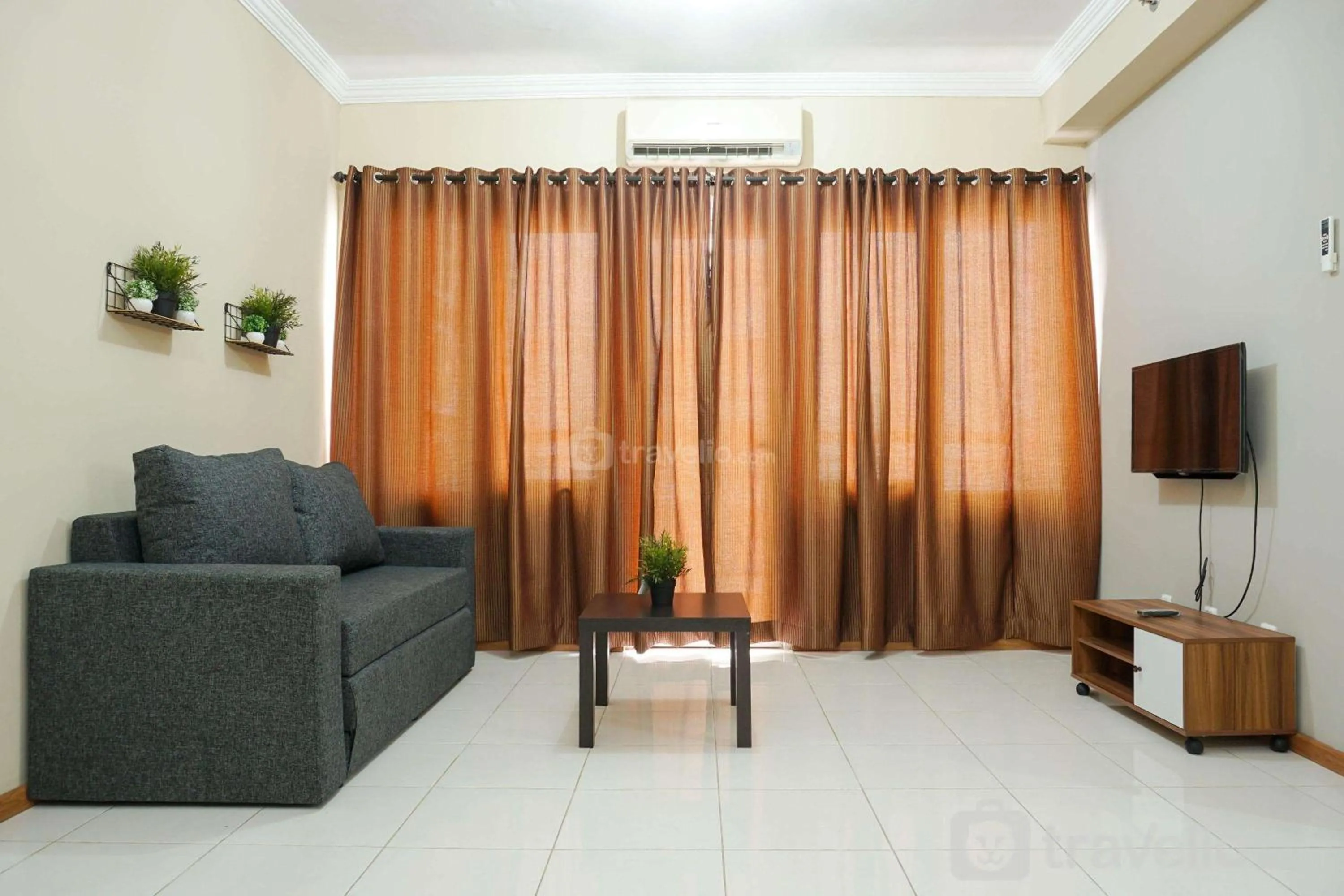 Living room in Spacious 3BR Residence at Grand Palace Kemayoran Apartment By Travelio