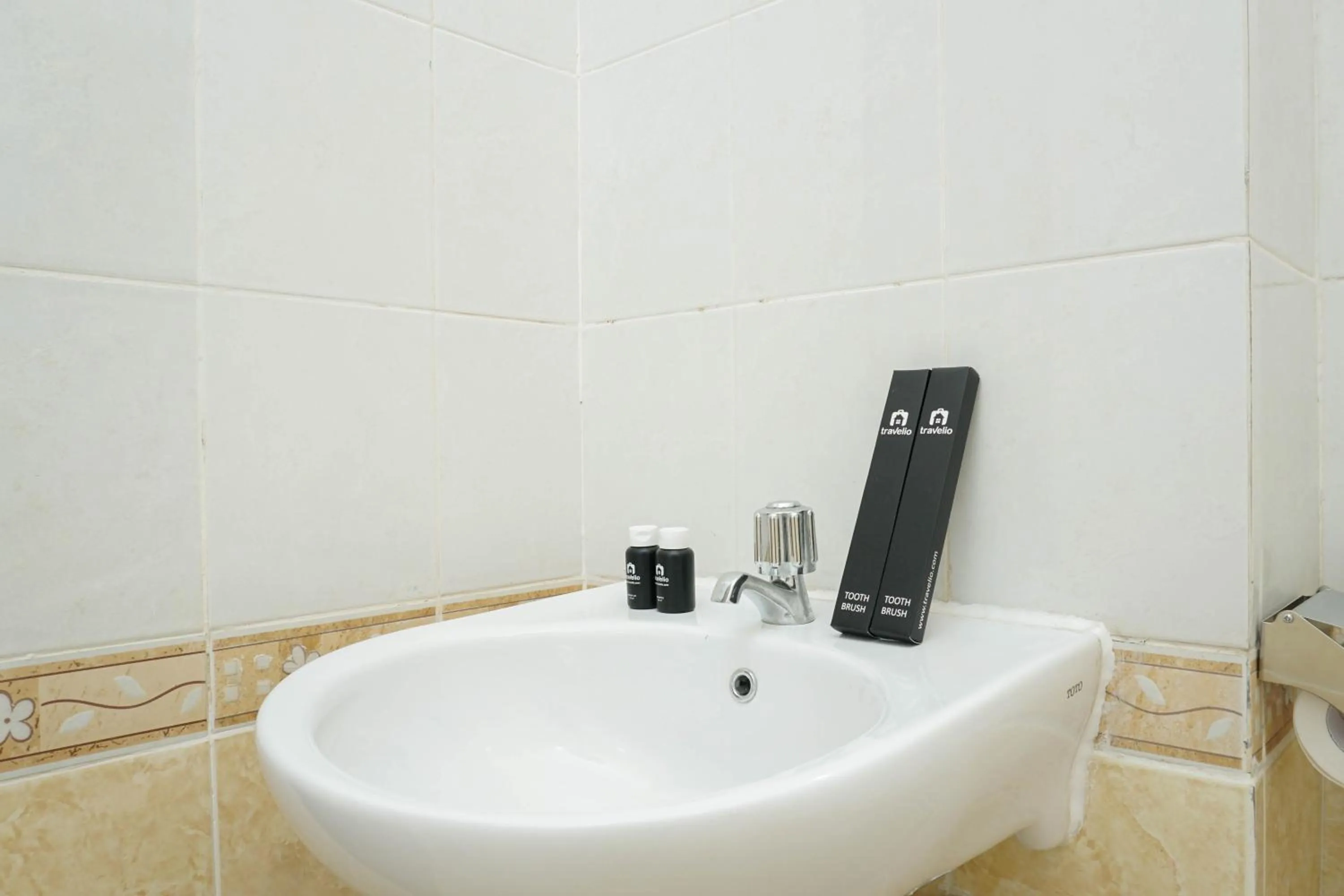 Bathroom in Spacious 3BR Residence at Grand Palace Kemayoran Apartment By Travelio