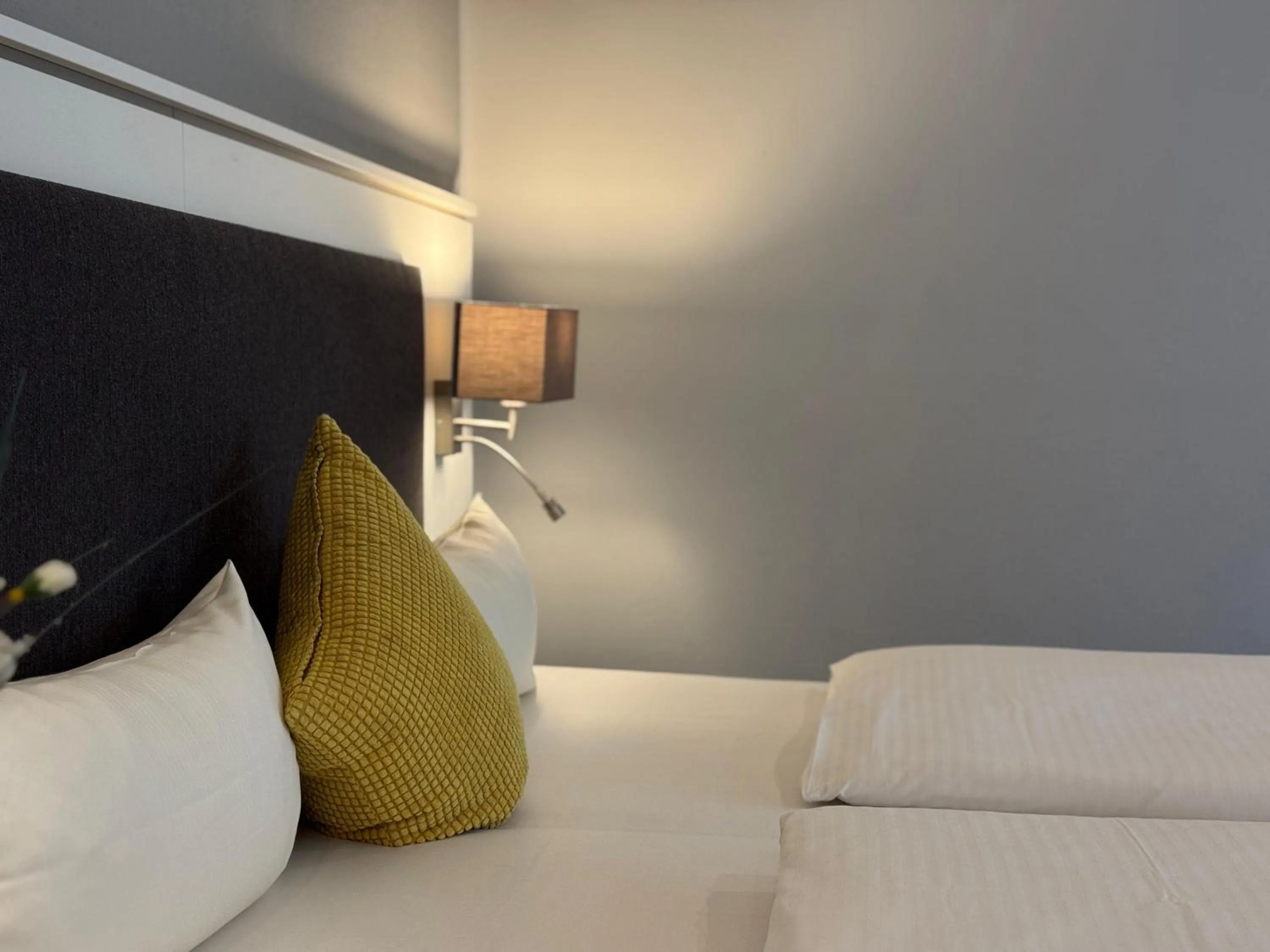 Bedroom, Bed in Mirage City Hotel Stuttgart Zentrum