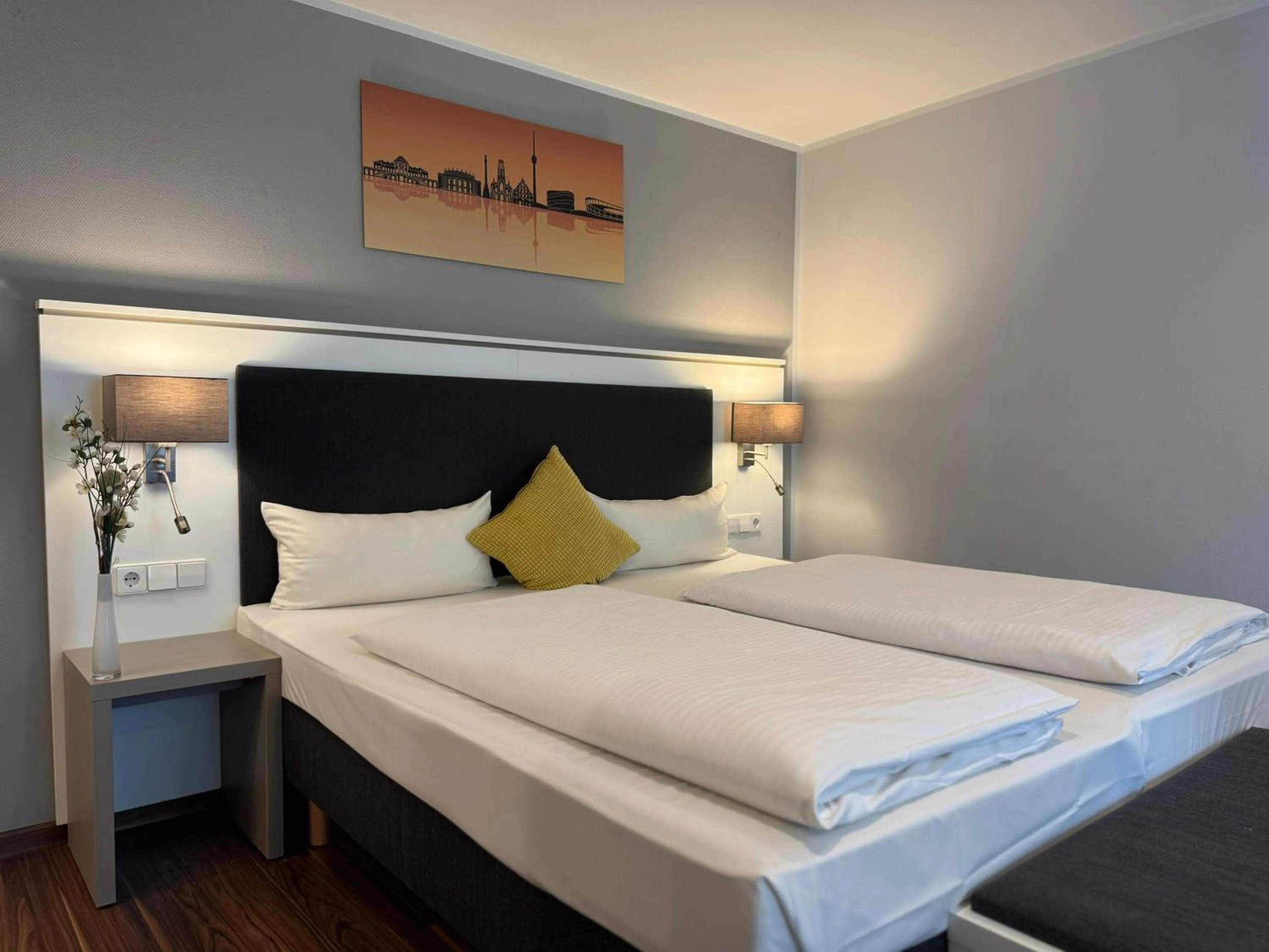 Bedroom, Bed in Mirage City Hotel Stuttgart Zentrum