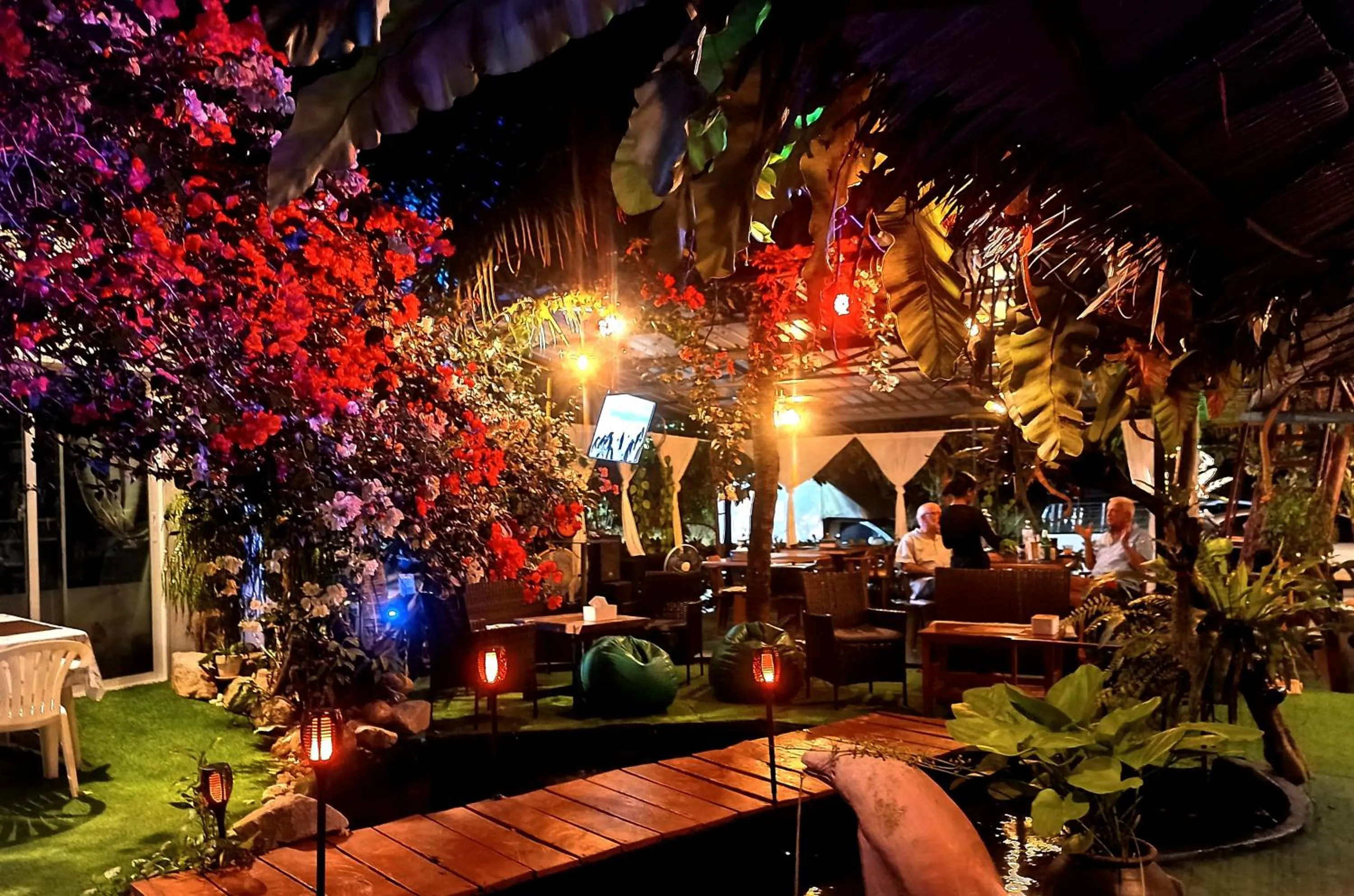 Restaurant/places to eat in OASIS Phuket Airport