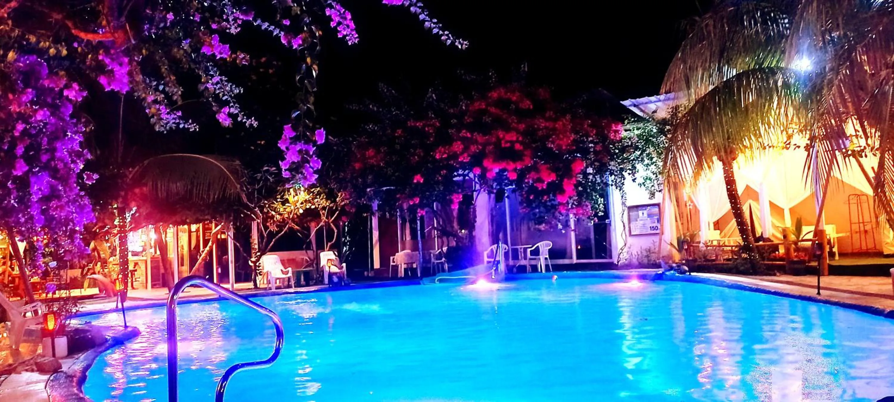 Night in OASIS Phuket Airport