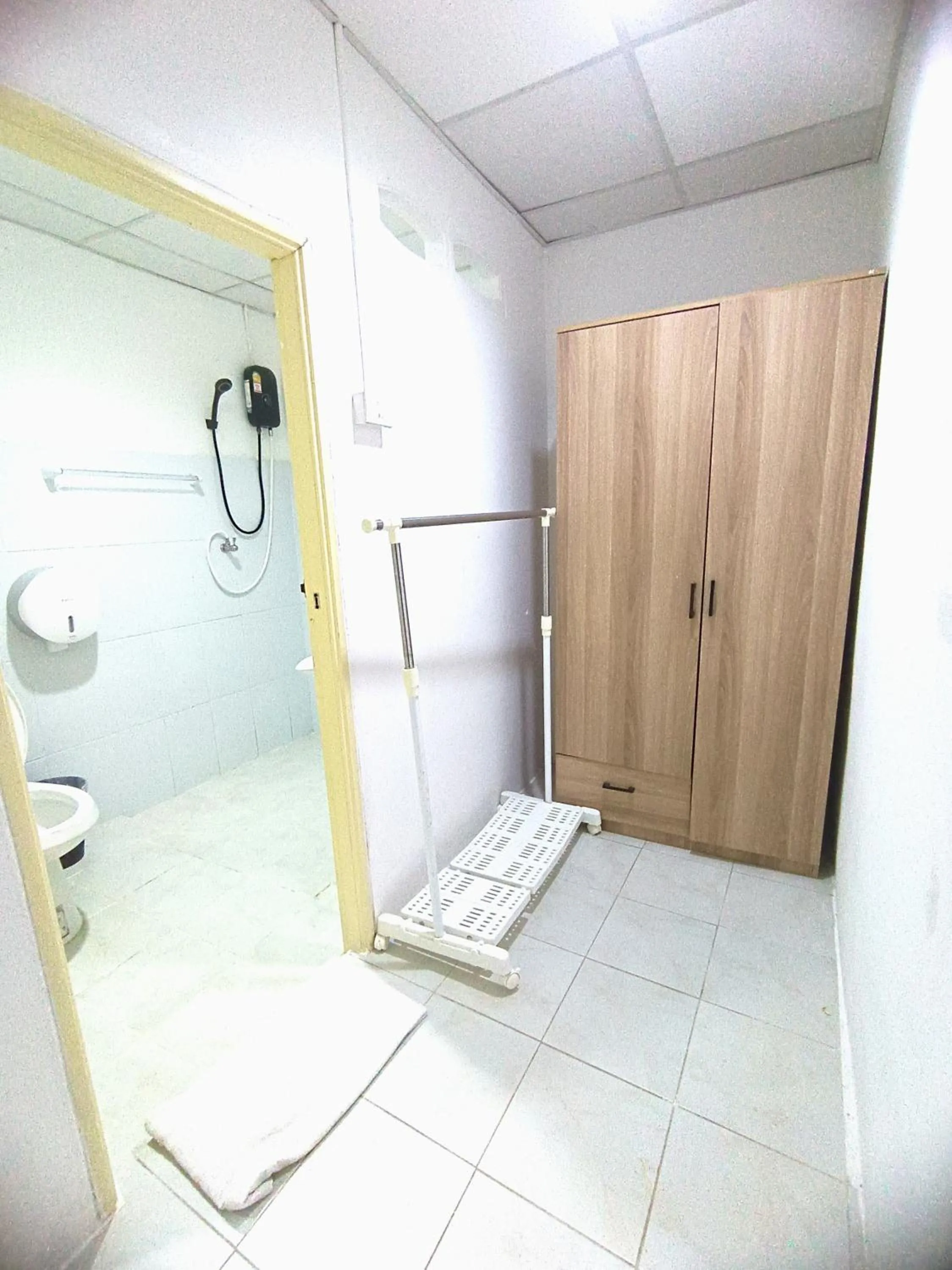 Shower in OASIS Phuket Airport