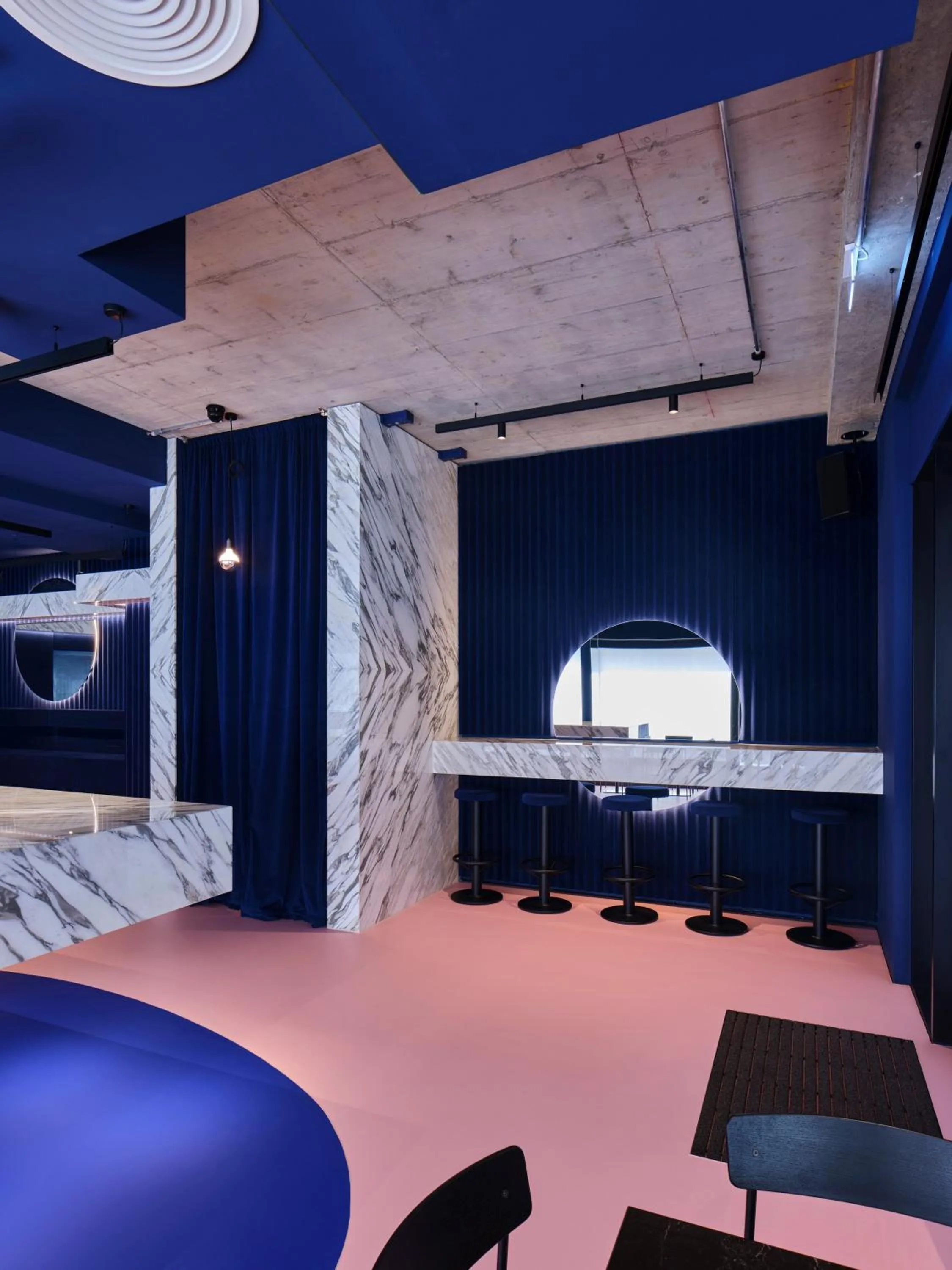 Lounge or bar in EmiLu Design Hotel