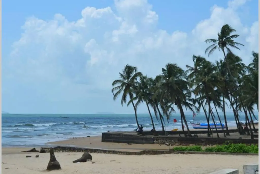 Beach in Villa Barbosa, 2 BHK Villa & Luxury Rooms near Colva, Sernabatim, Benaulim Beach