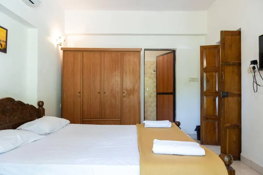 Photo of the whole room, Bed in Villa Barbosa, 2 BHK Villa & Luxury Rooms near Colva, Sernabatim, Benaulim Beach