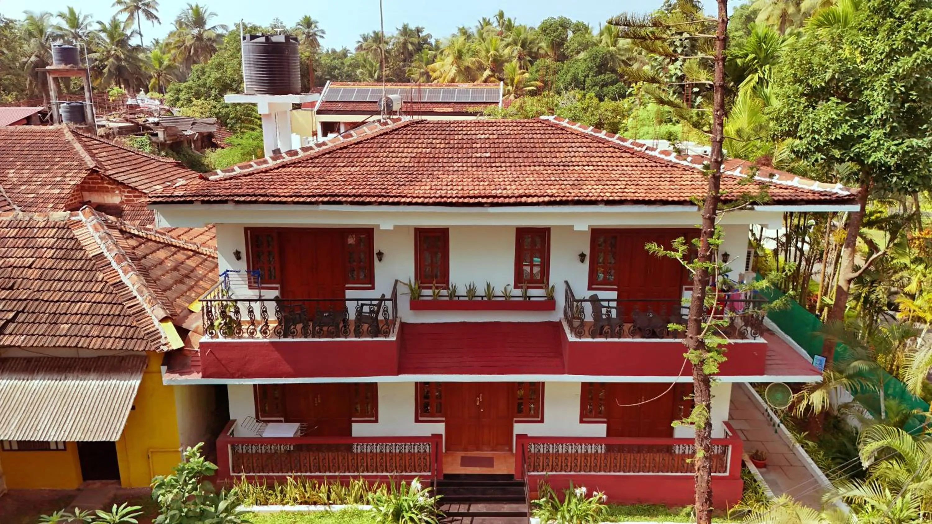 Property building in Villa Barbosa, 2 BHK Villa & Luxury Rooms near Colva, Sernabatim, Benaulim Beach