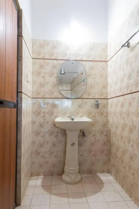Bathroom in Villa Barbosa, 2 BHK Villa & Luxury Rooms near Colva, Sernabatim, Benaulim Beach