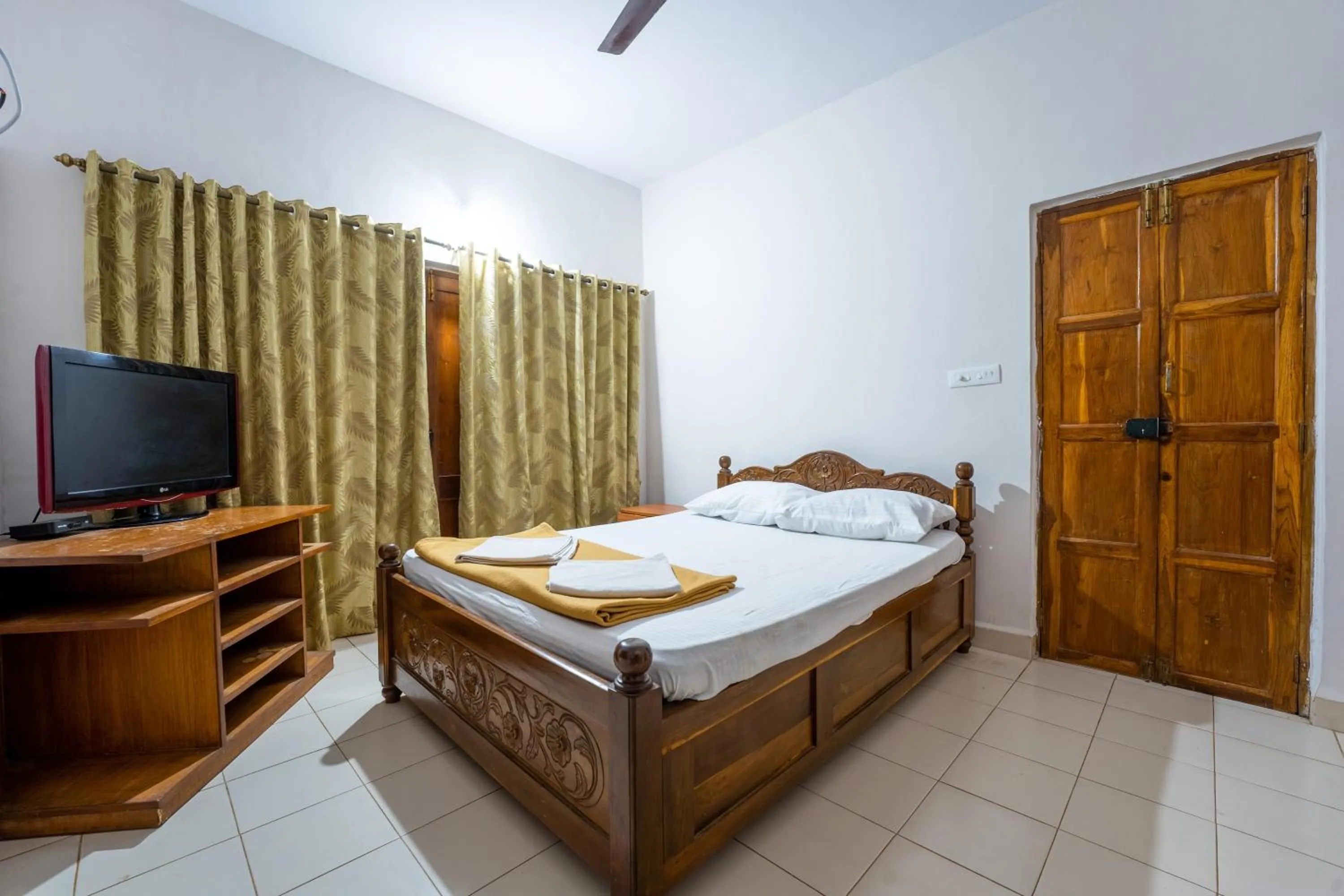Bed in Villa Barbosa, 2 BHK Villa & Luxury Rooms near Colva, Sernabatim, Benaulim Beach