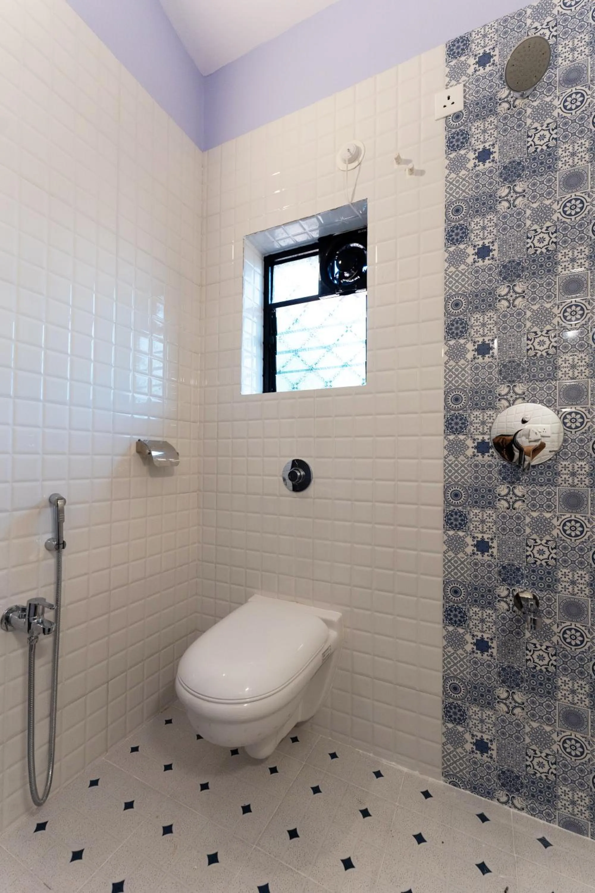 Toilet in Villa Barbosa, 2 BHK Villa & Luxury Rooms near Colva, Sernabatim, Benaulim Beach