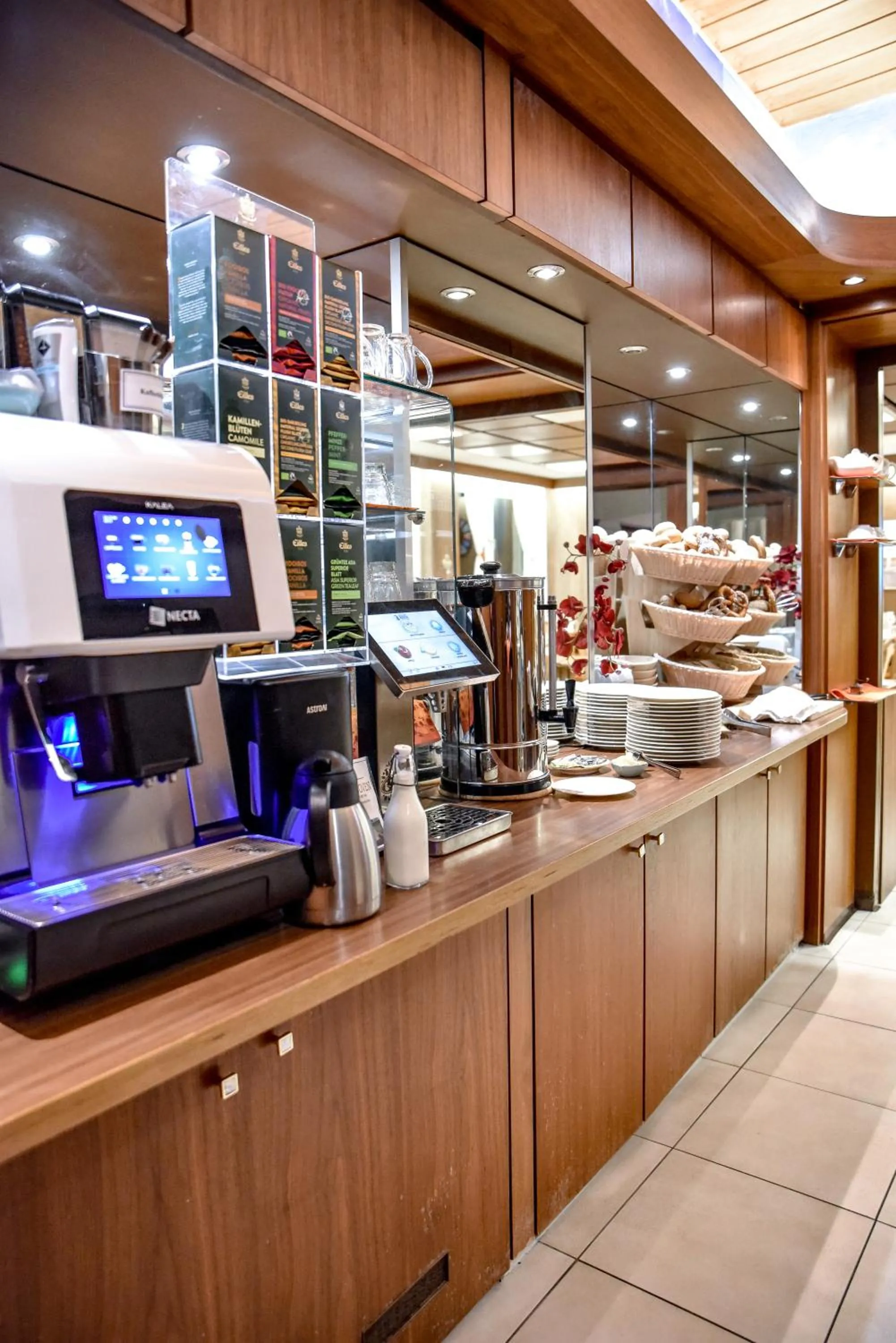 Coffee/tea facilities in Hotel Blauer Karpfen
