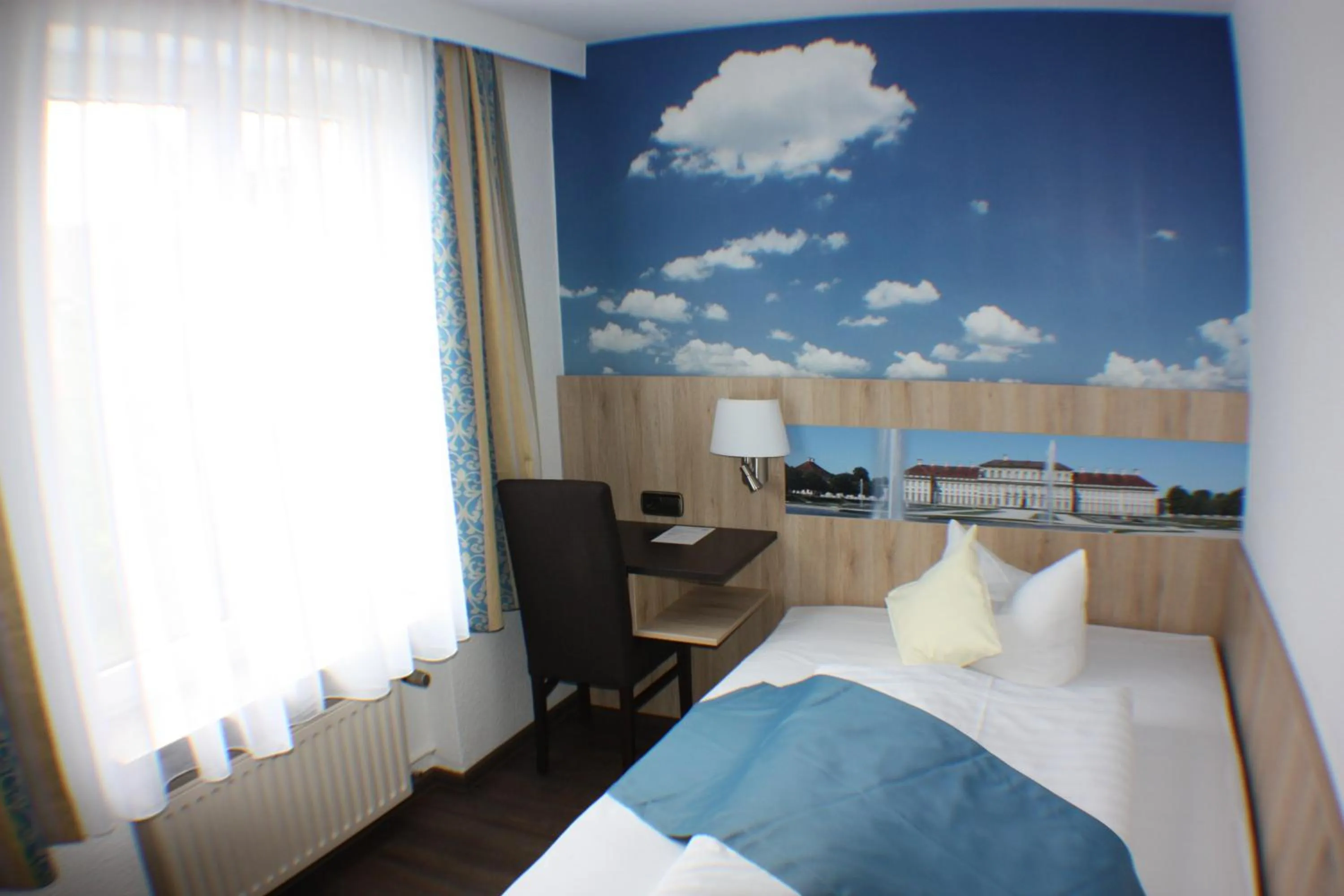 Photo of the whole room, Bed in Hotel Blauer Karpfen