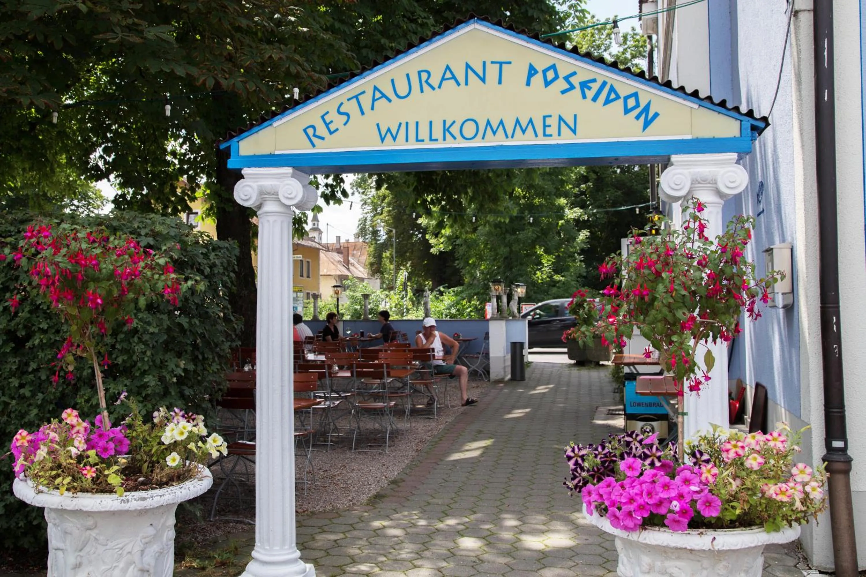 Restaurant/places to eat in Hotel Blauer Karpfen