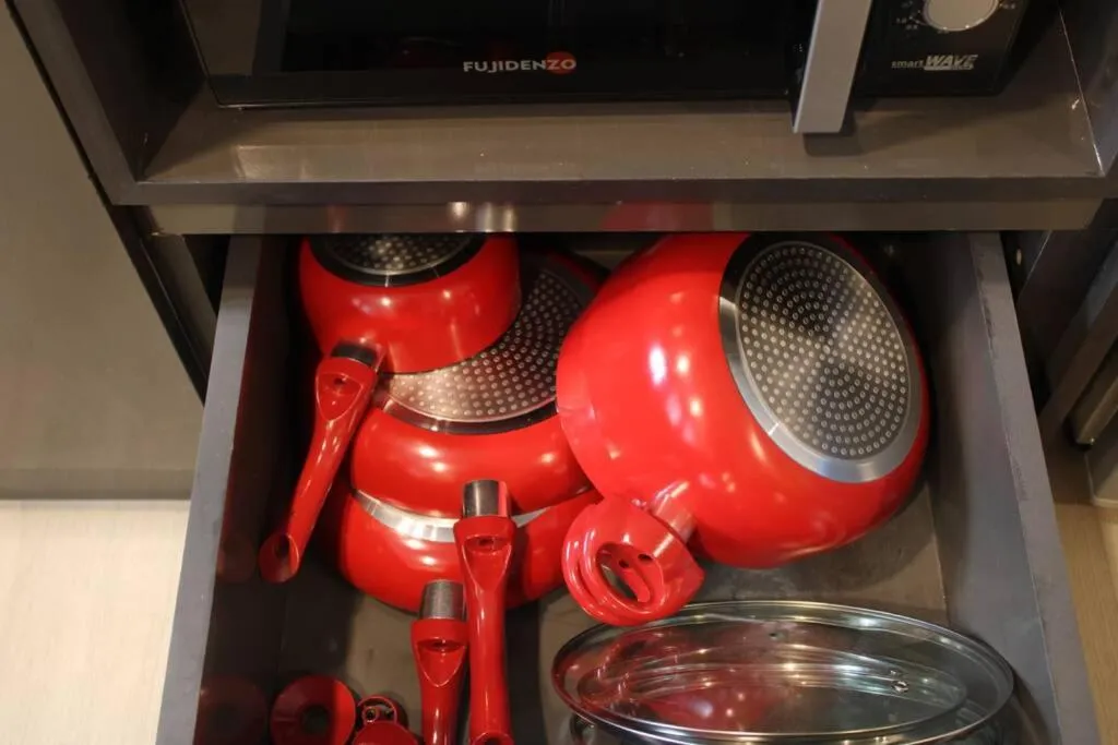 A2J Luxury BGC Balcony Suite Near SM AURA Taguig