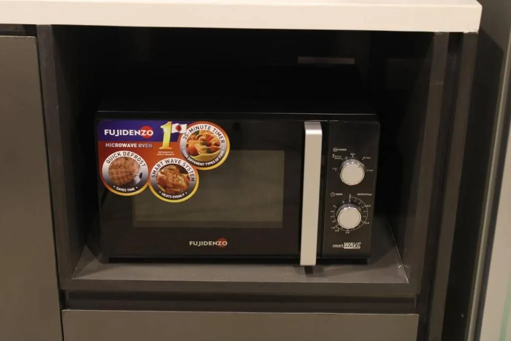 A2J Luxury BGC Balcony Suite Near SM AURA Taguig