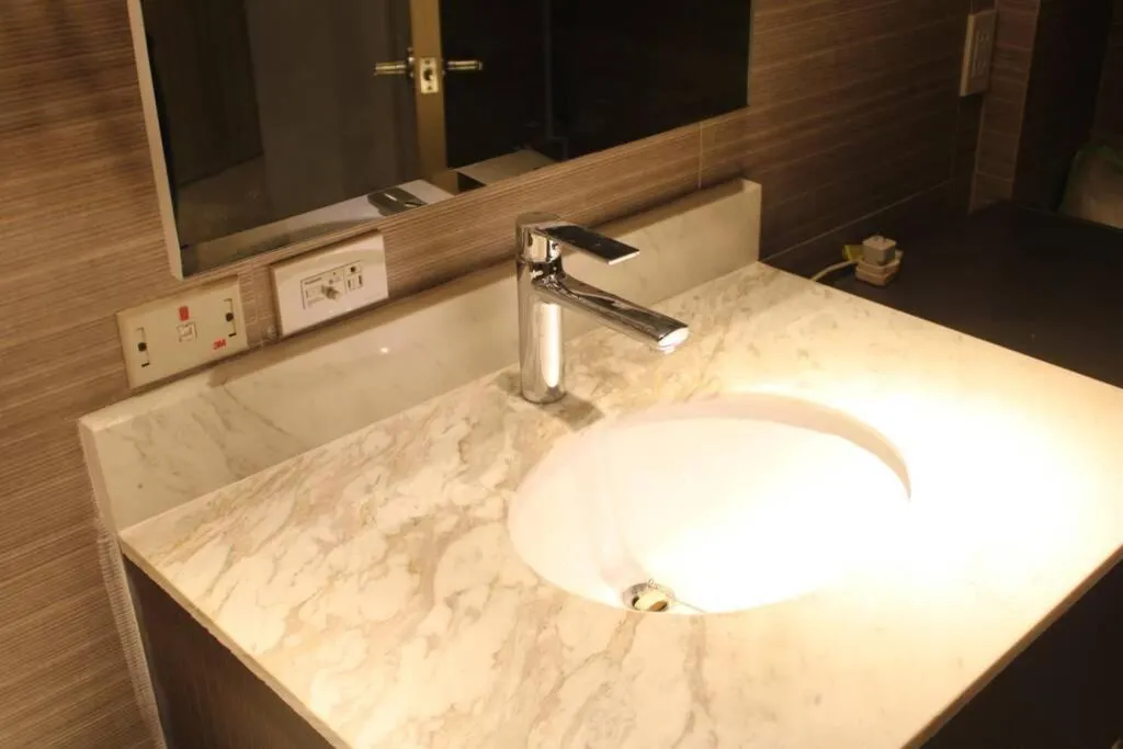 A2J Luxury BGC Balcony Suite Near SM AURA Taguig