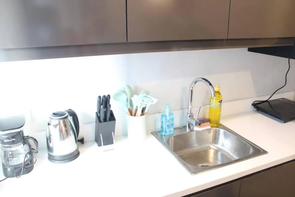 A2J Luxury BGC Balcony Suite Near SM AURA Taguig