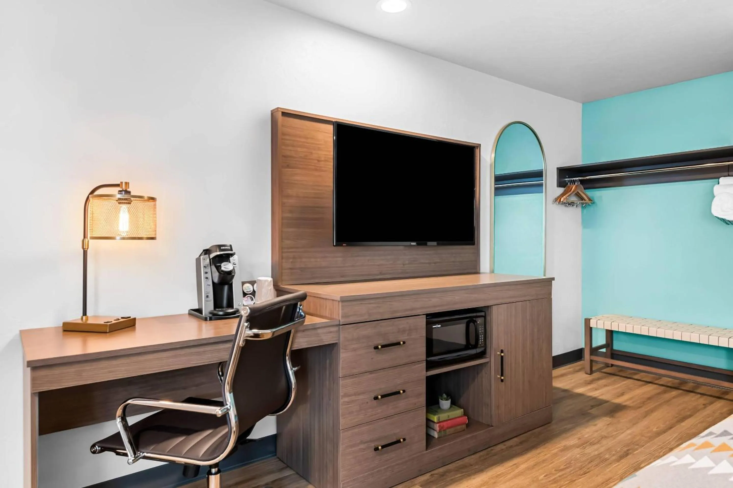 Bedroom in Maverick Hotel Eugene Near University, an Ascend Collection Hotel