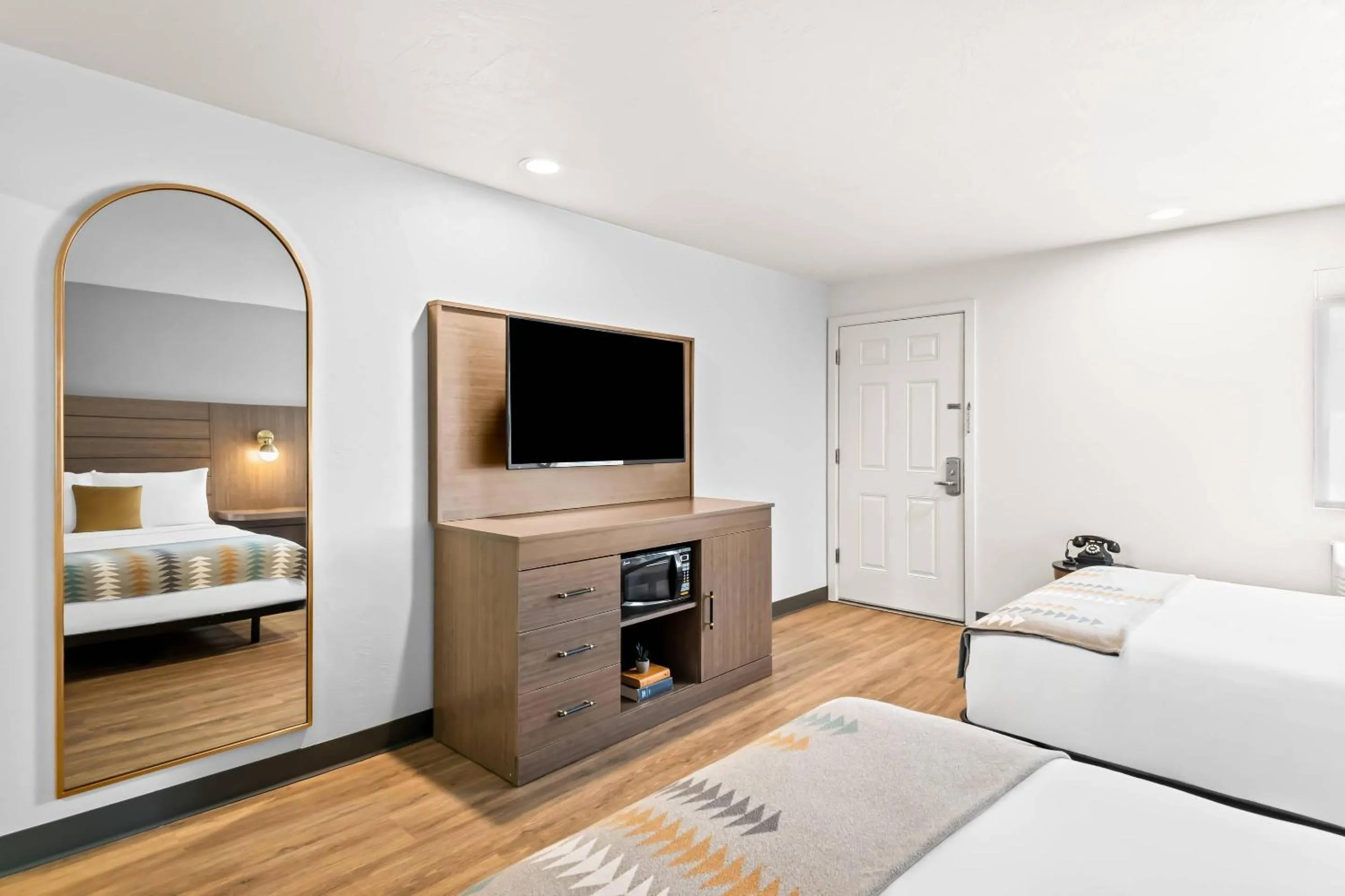 Bedroom, Bed in Maverick Hotel Eugene Near University, an Ascend Collection Hotel