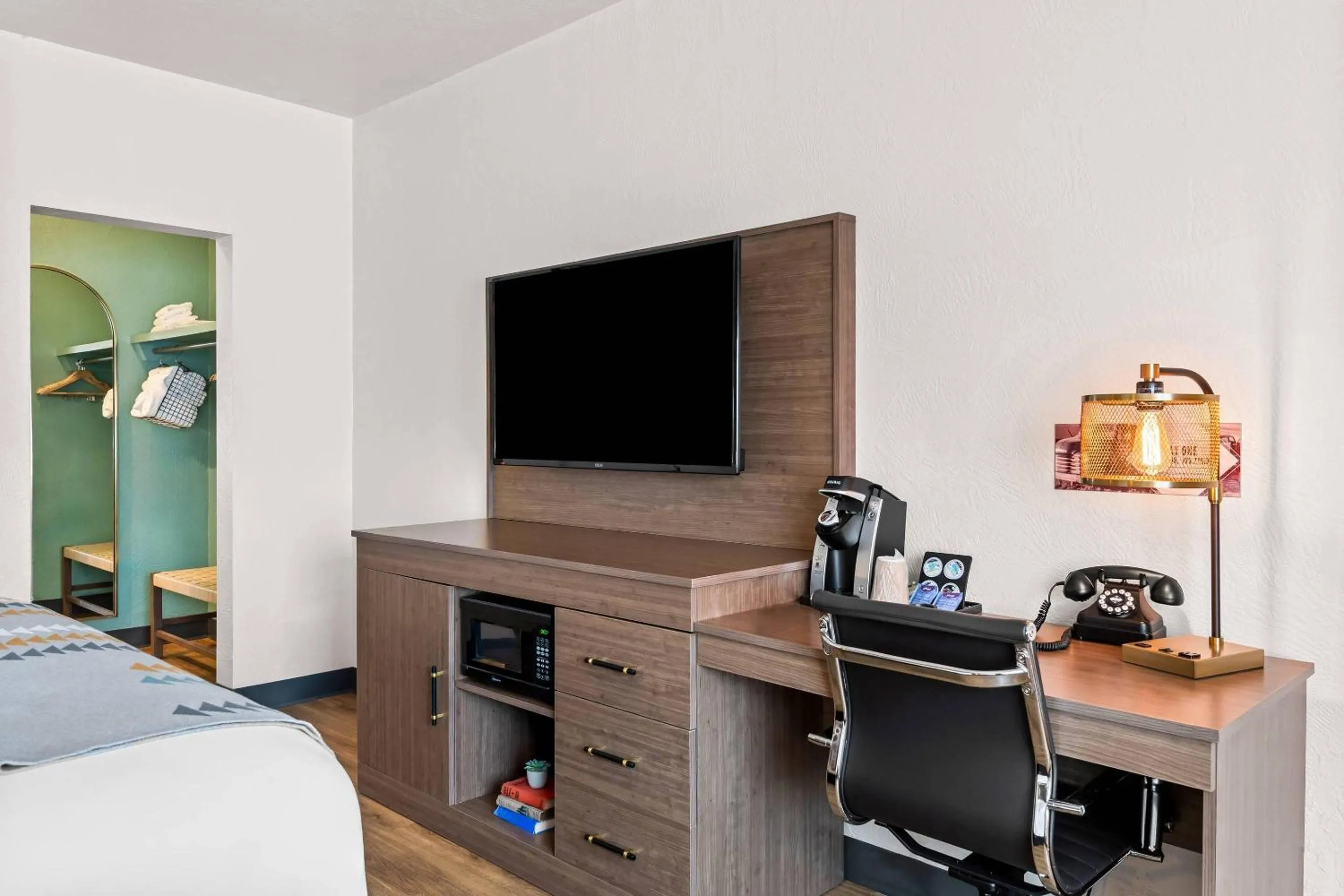 Bedroom, Bed in Maverick Hotel Eugene Near University, an Ascend Collection Hotel