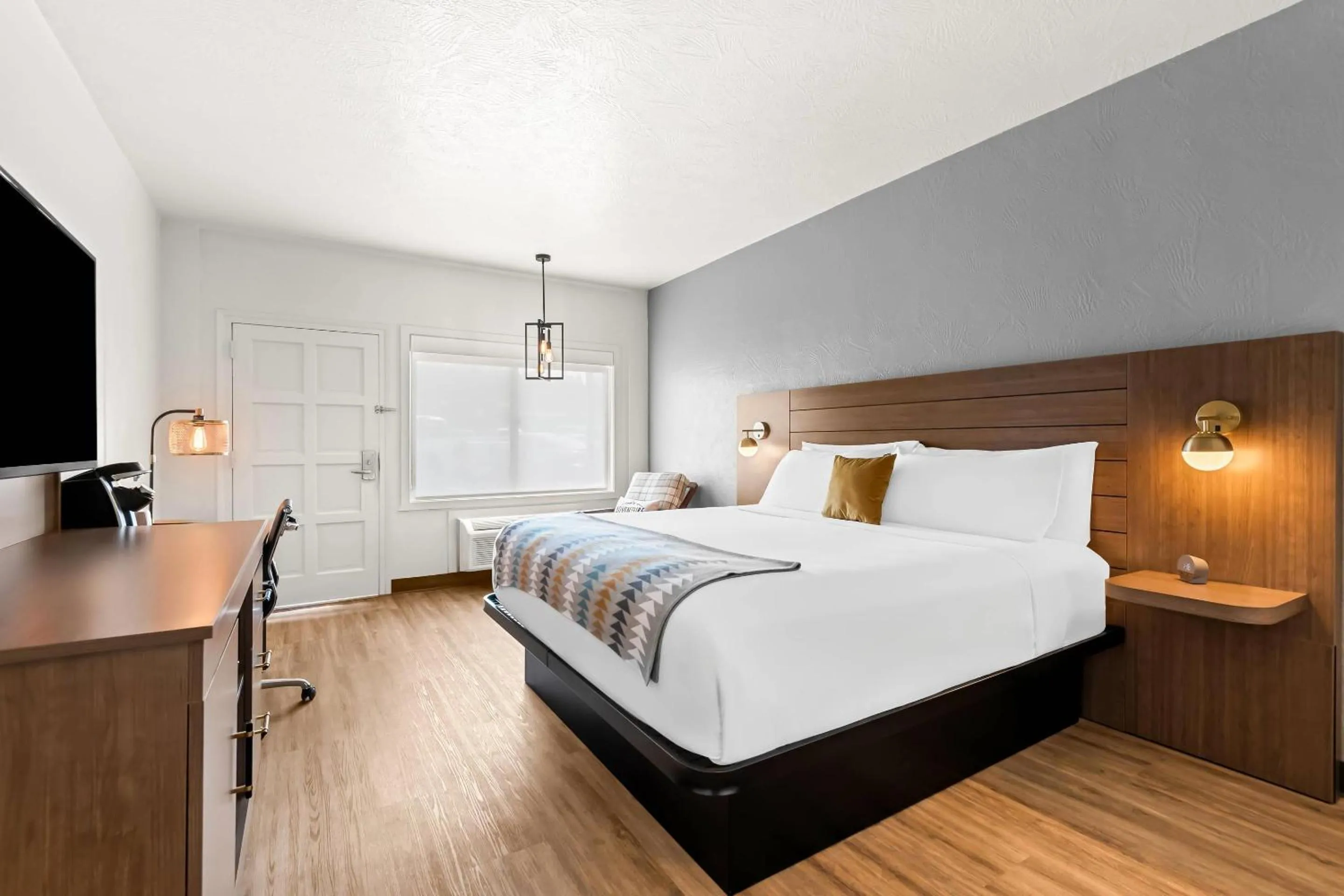 Bedroom, Bed in Maverick Hotel Eugene Near University, an Ascend Collection Hotel