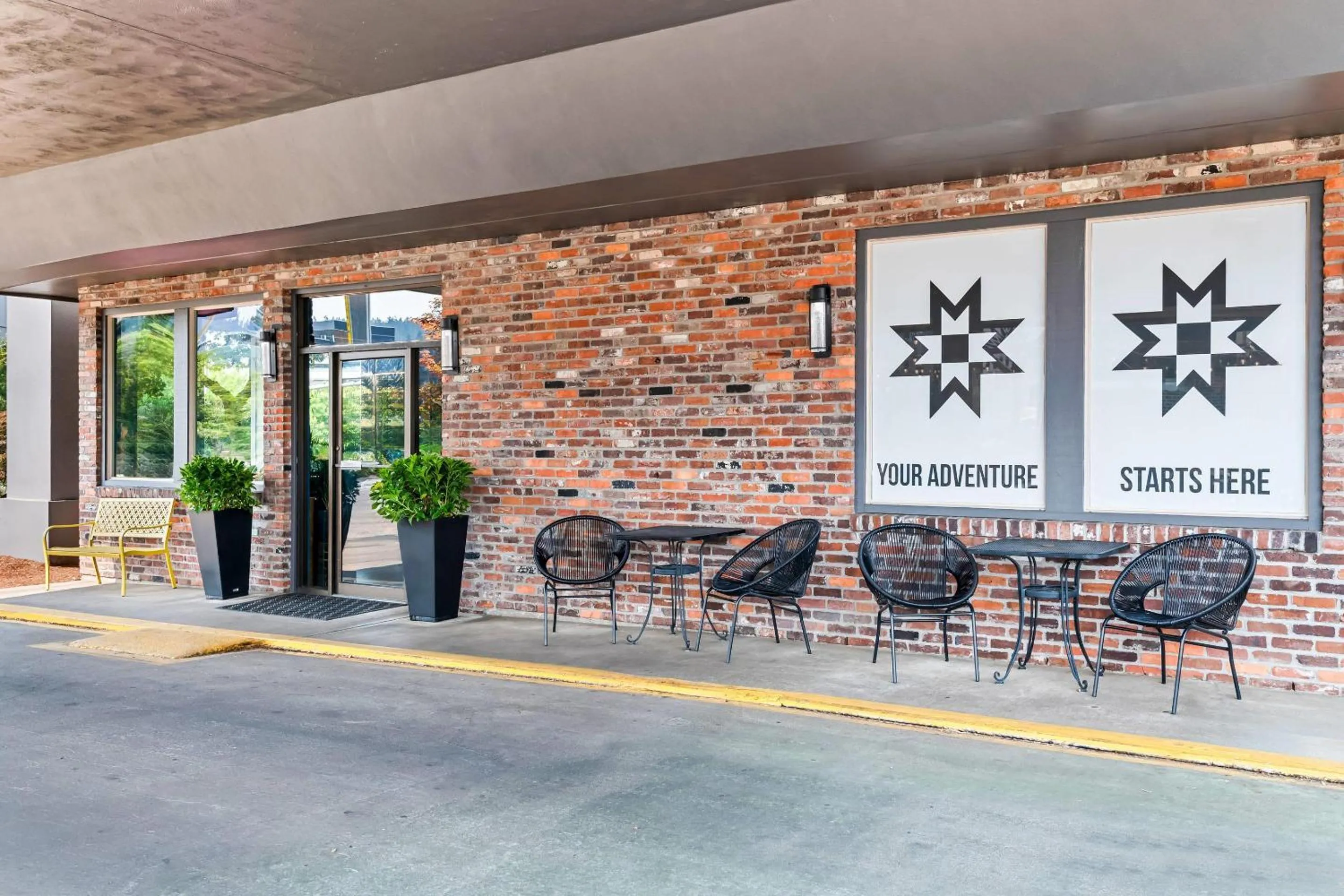 Property building in Maverick Hotel Eugene Near University, an Ascend Collection Hotel