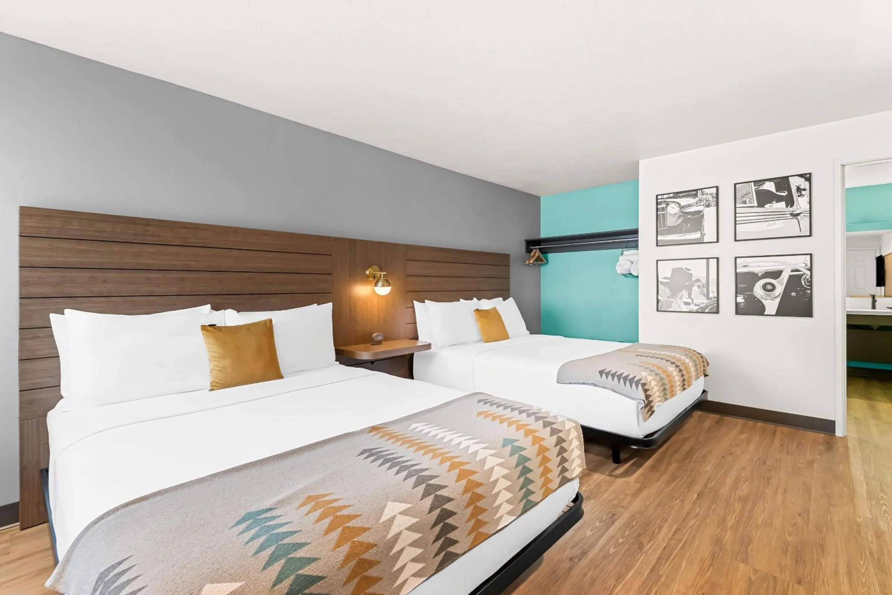 Bedroom, Bed in Maverick Hotel Eugene Near University, an Ascend Collection Hotel