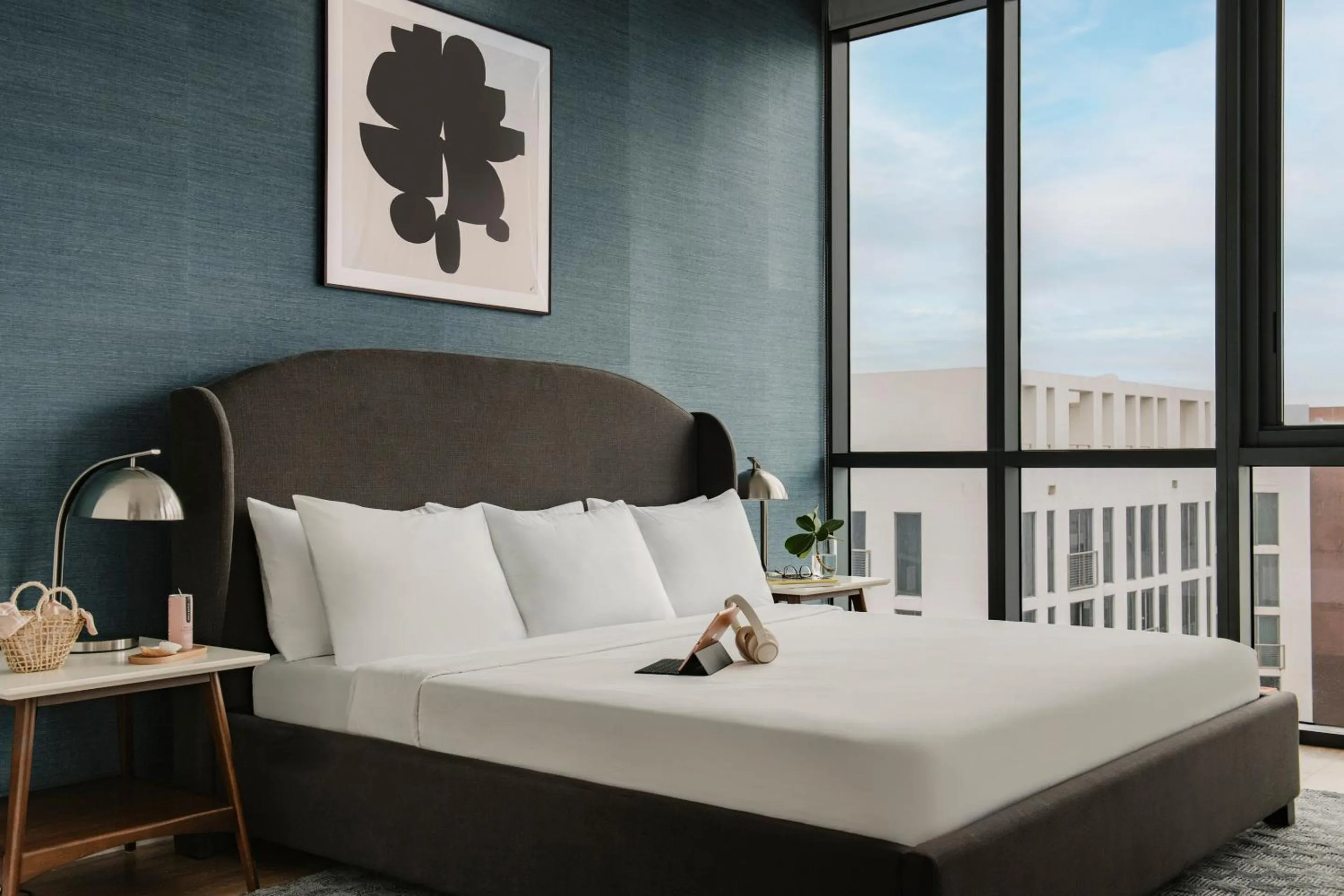 Living room, Bed in Sonder by Marriott Bonvoy 17WEST Apartments