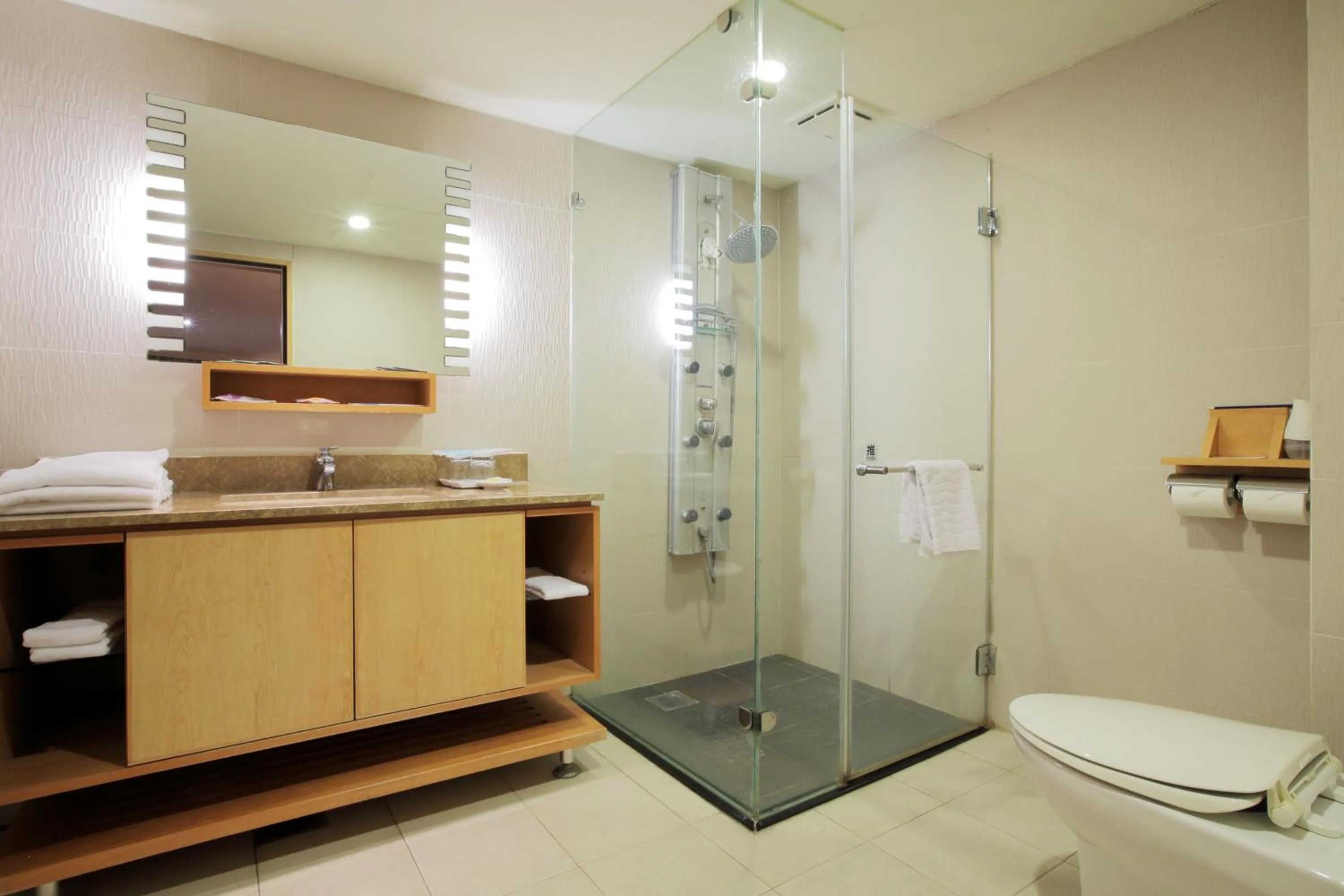 Bathroom in 晶樺商務飯店 鄰近羅東車站