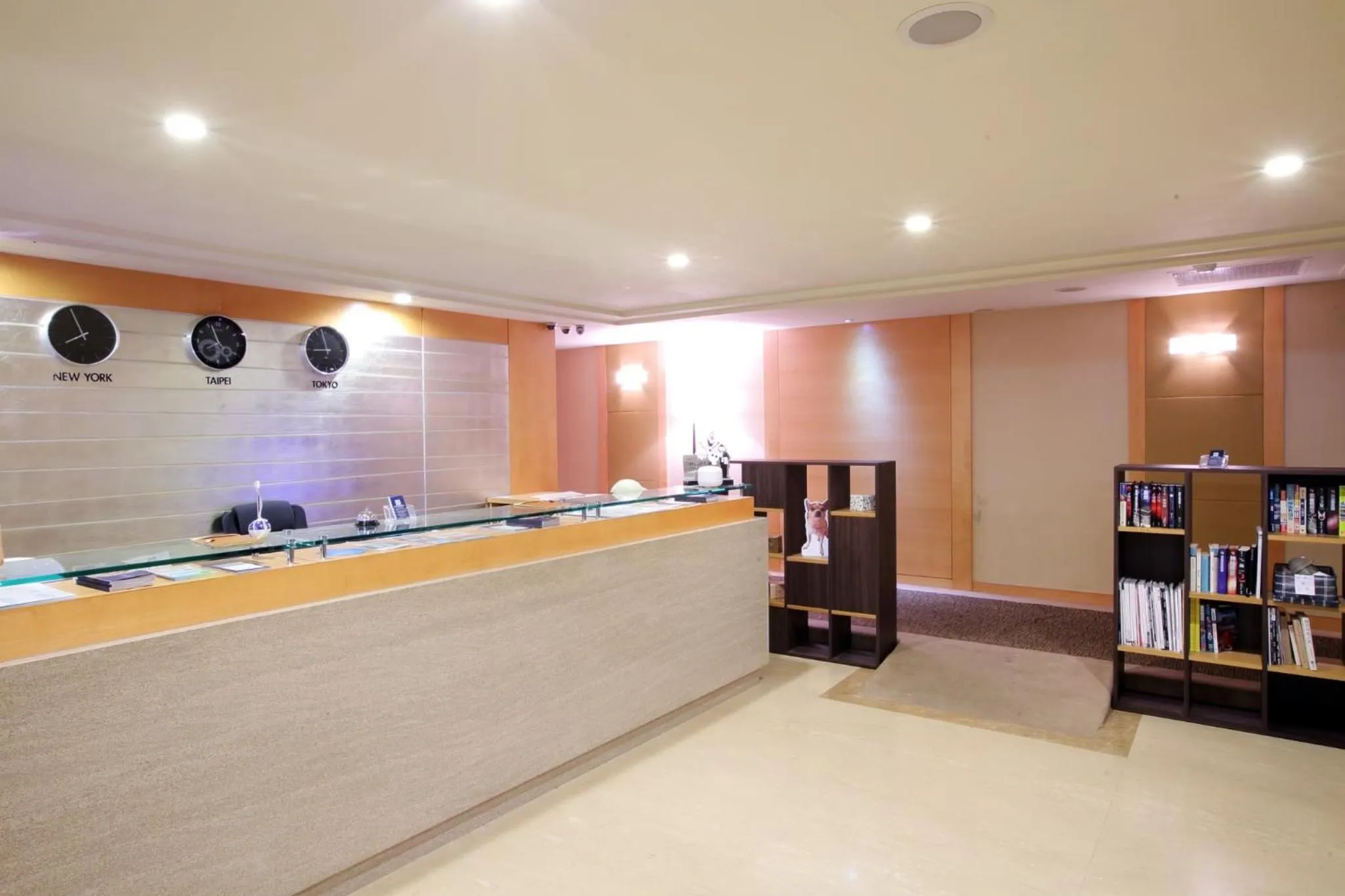 晶樺商務飯店 鄰近羅東車站