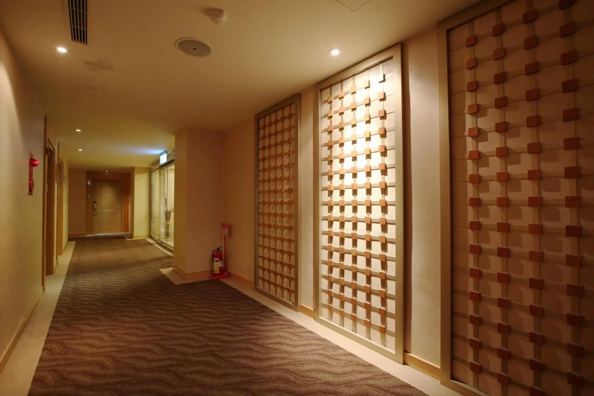 晶樺商務飯店 鄰近羅東車站