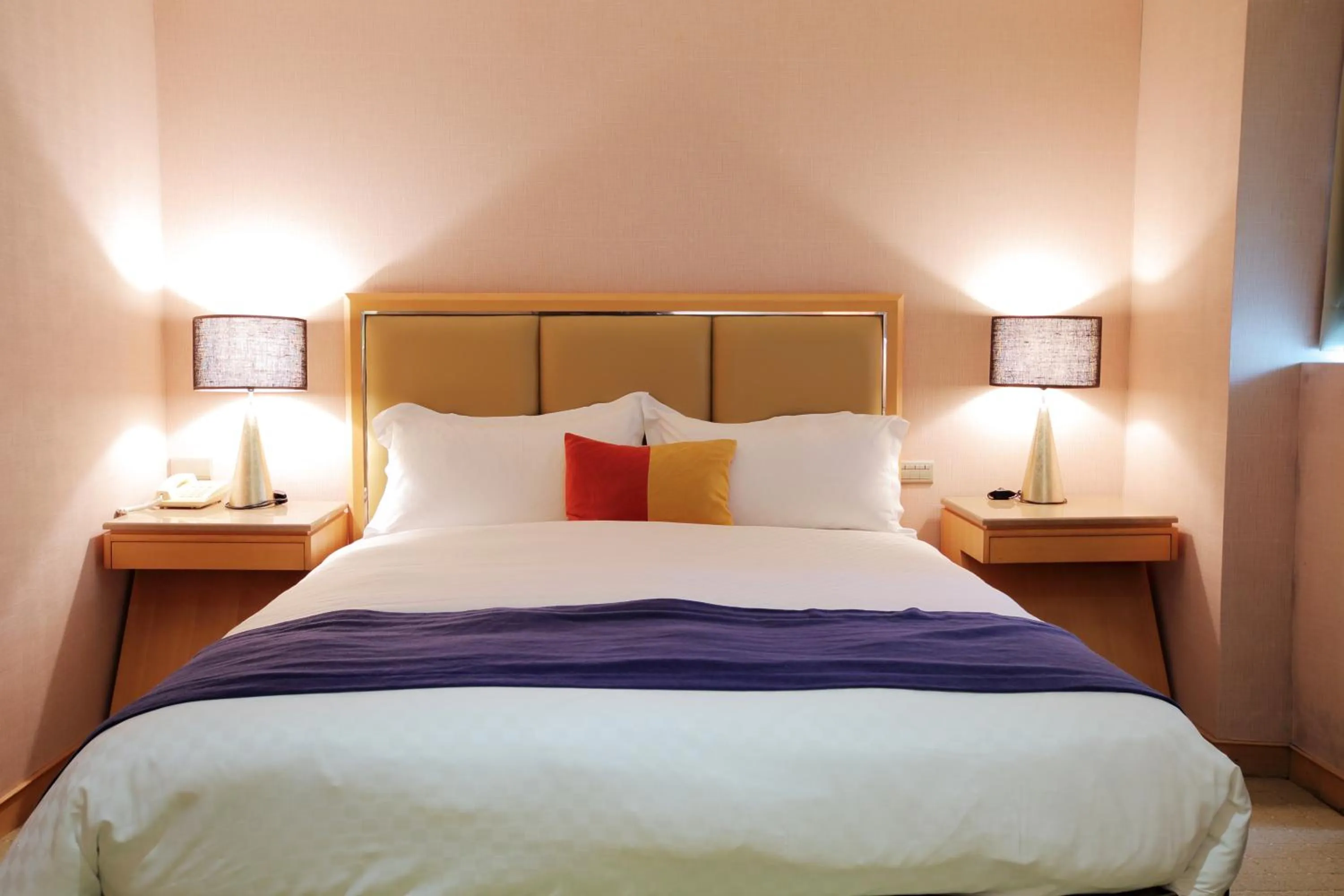 Photo of the whole room, Bed in 晶樺商務飯店 鄰近羅東車站