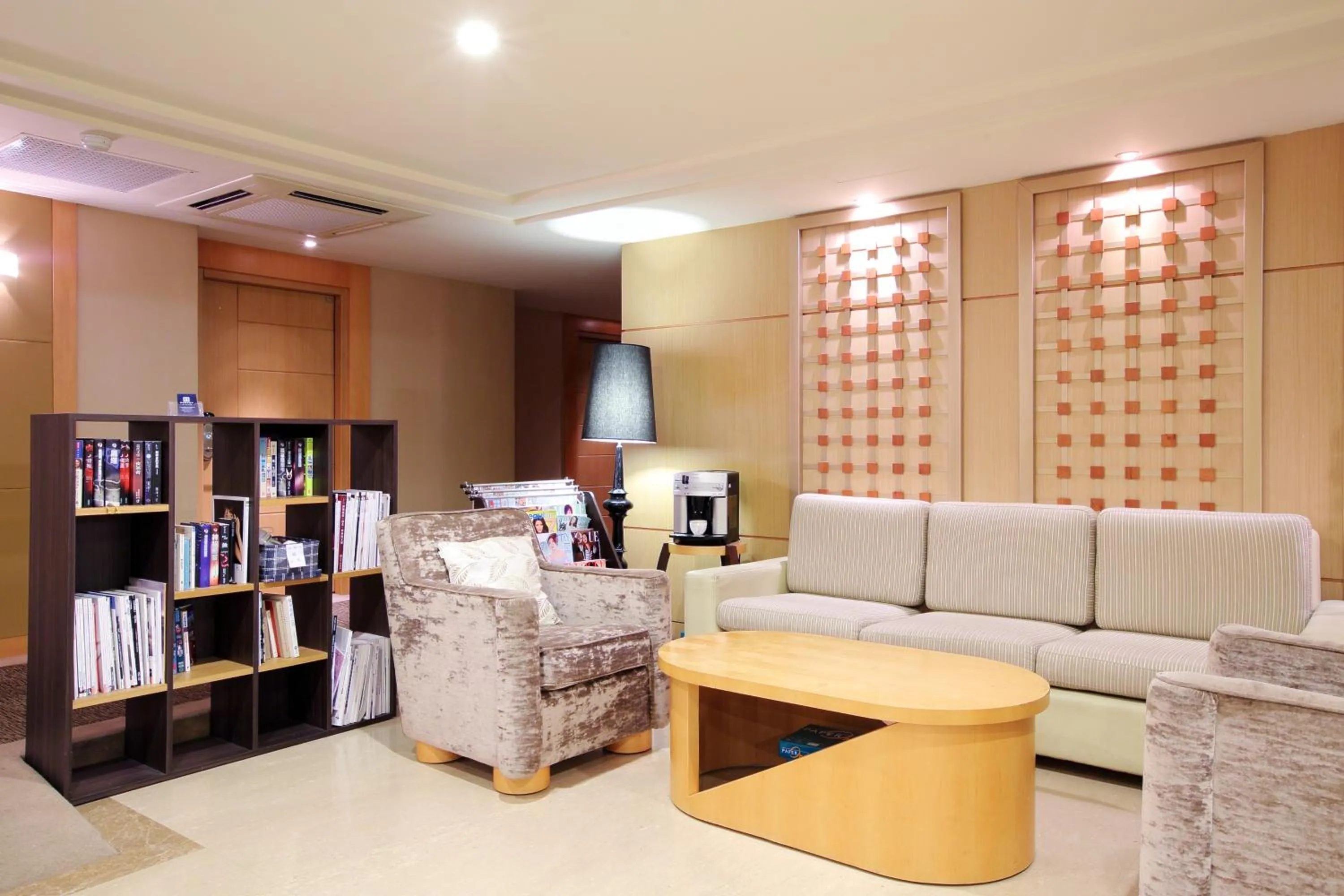 Facade/entrance in 晶樺商務飯店 鄰近羅東車站