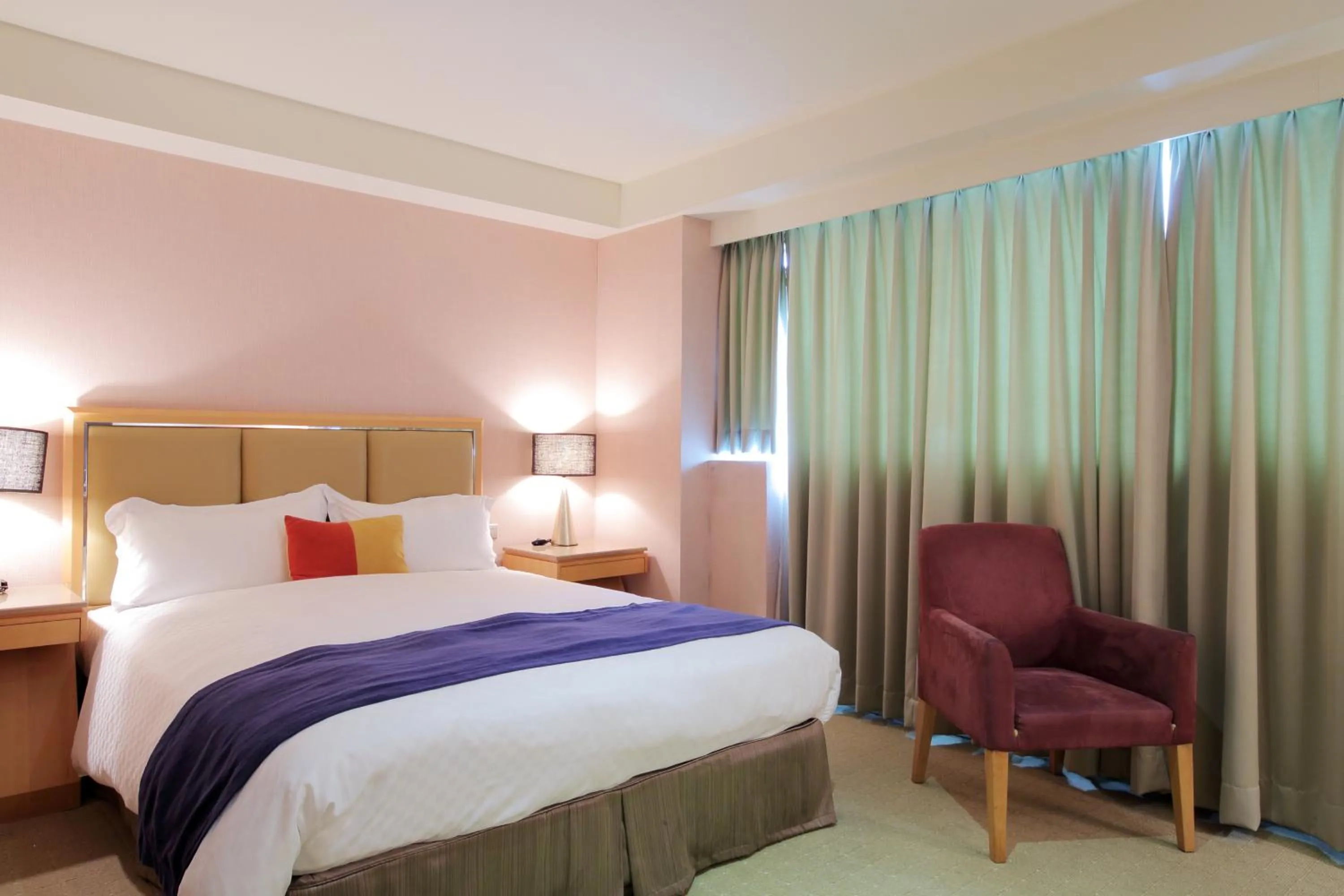 Photo of the whole room, Bed in 晶樺商務飯店 鄰近羅東車站