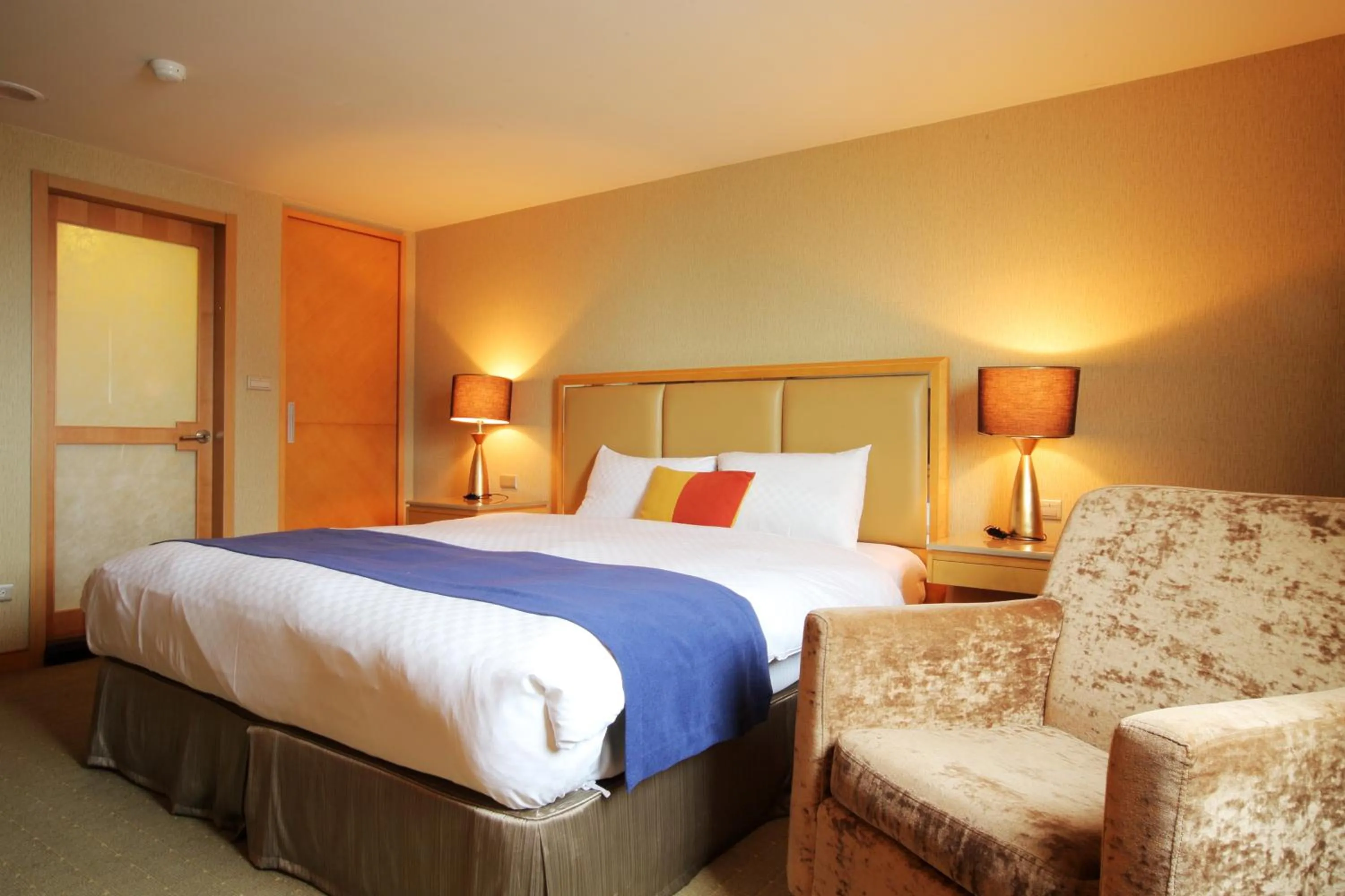 Photo of the whole room, Bed in 晶樺商務飯店 鄰近羅東車站