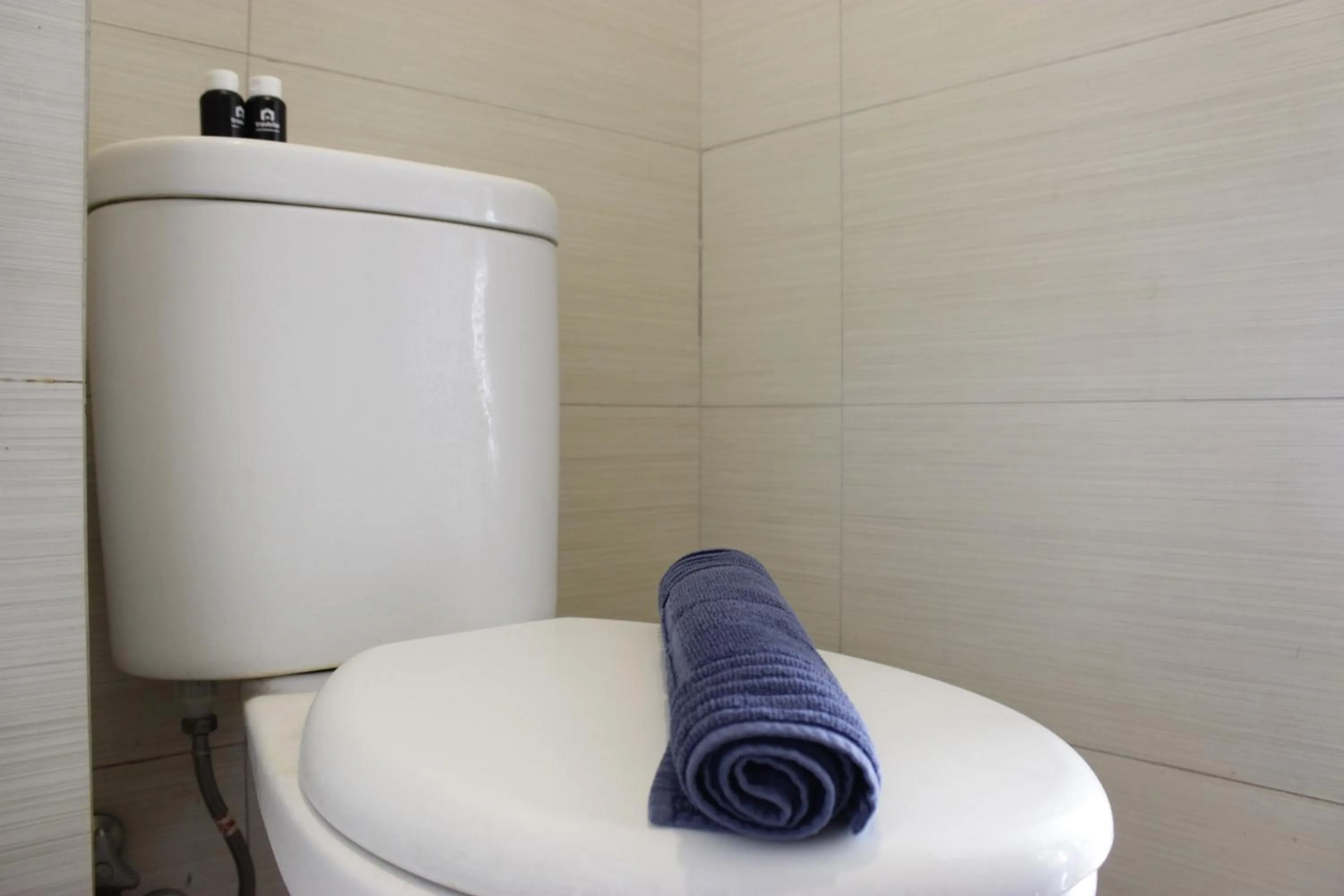 Bathroom in Spacious 2BR Apartment Gateway Pasteur near Exit Toll 23 By Travelio