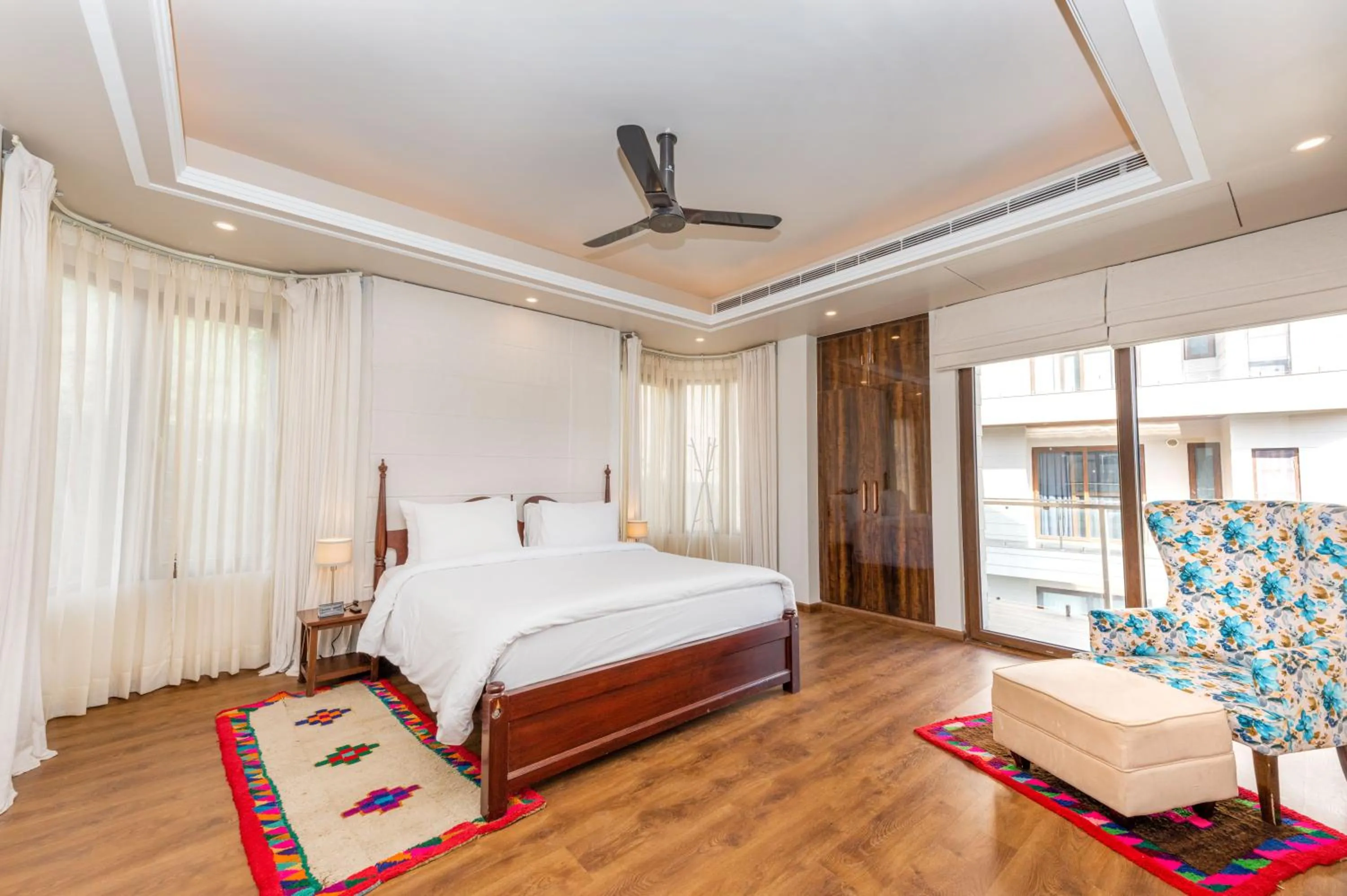 Seating area, Bed in The Manor Luxury Apartments, Shimla