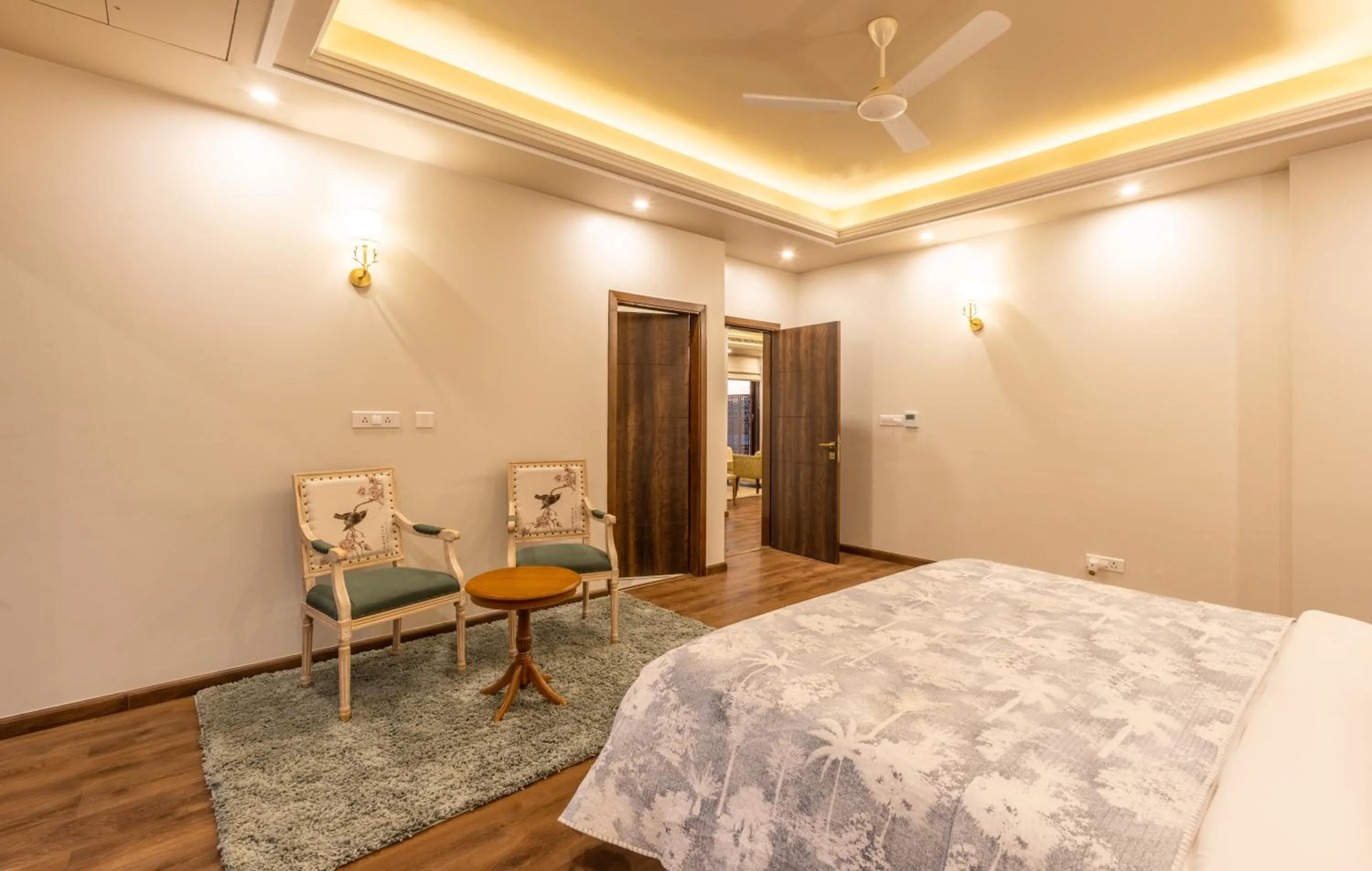 Bedroom, Bed in The Manor Luxury Apartments, Shimla
