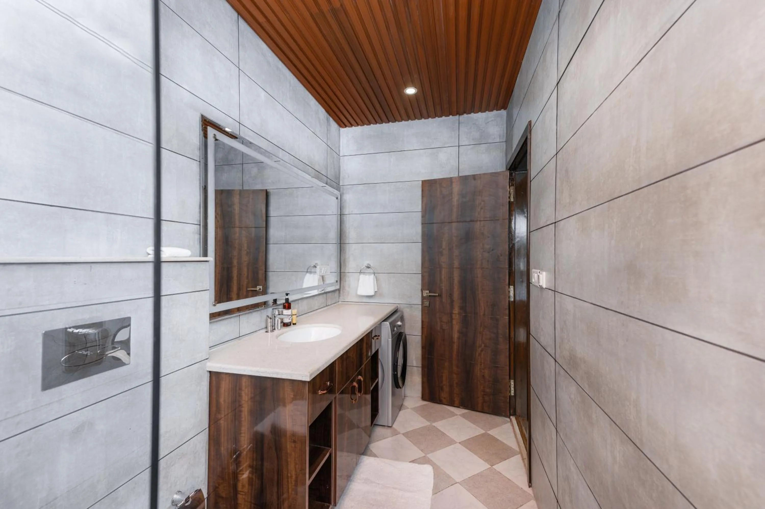 Bathroom in The Manor Luxury Apartments, Shimla